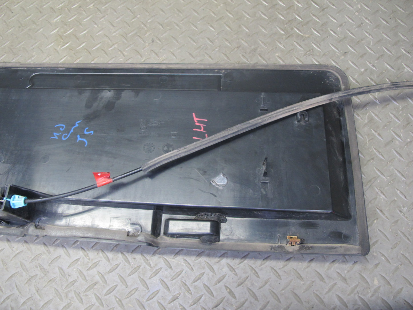 2006-2009 Hummer H2 Rear Trunk Lid Liftgate License Plate Panel w Handle