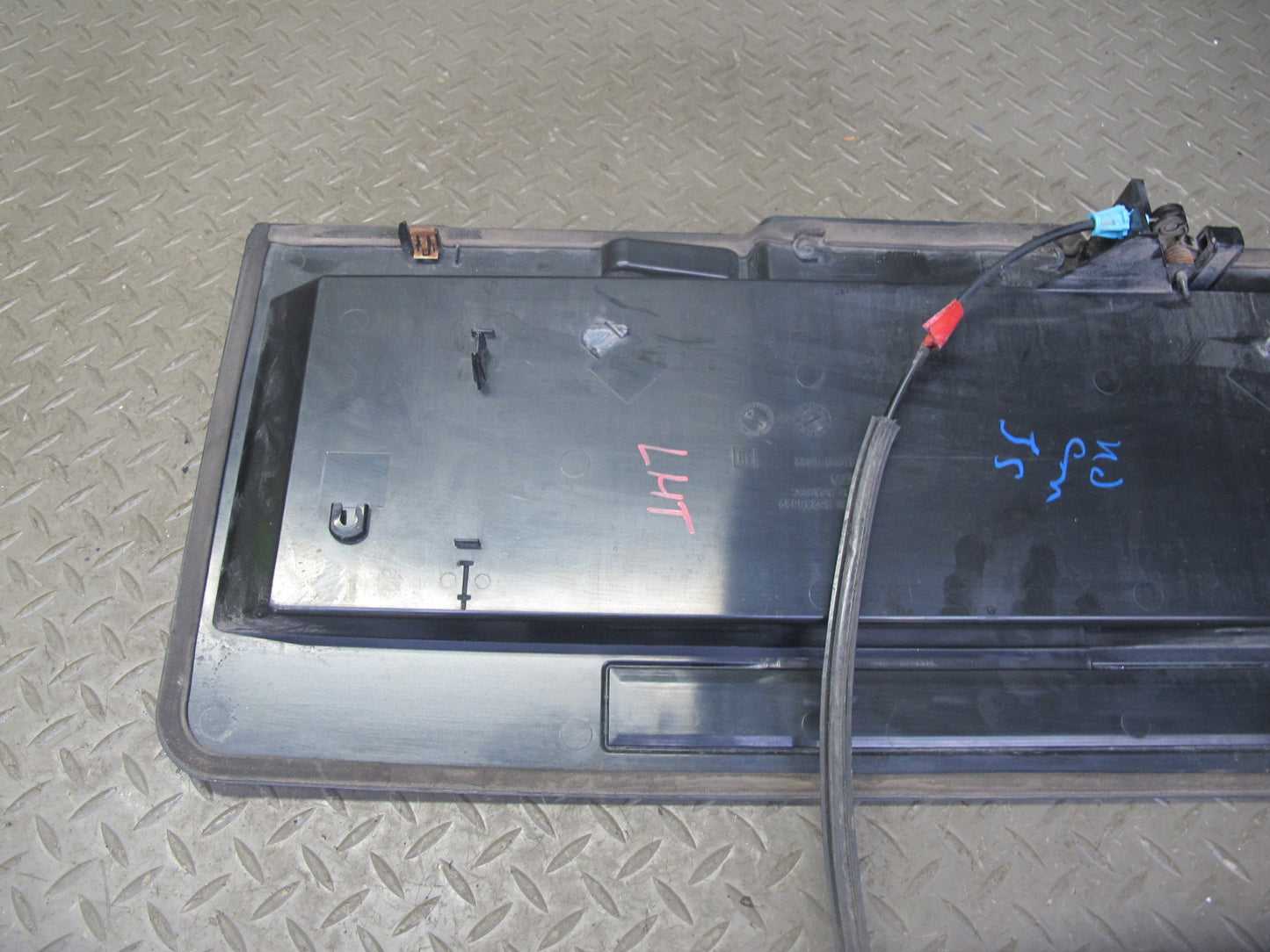 2006-2009 Hummer H2 Rear Trunk Lid Liftgate License Plate Panel w Handle