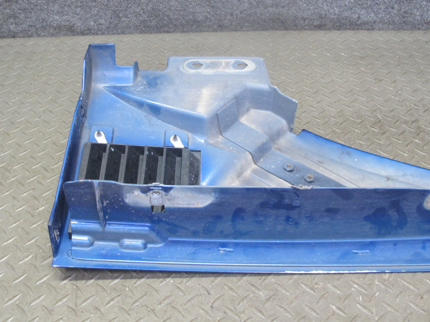 2003-2009 Hummer H2 Front Left Driver Side Fender Shell Cover Panel 15062999