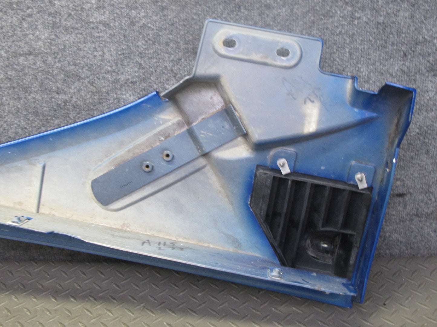 2003-2009 Hummer H2 Front Right Passenger Side Fender Shell Cover Panel 15062998