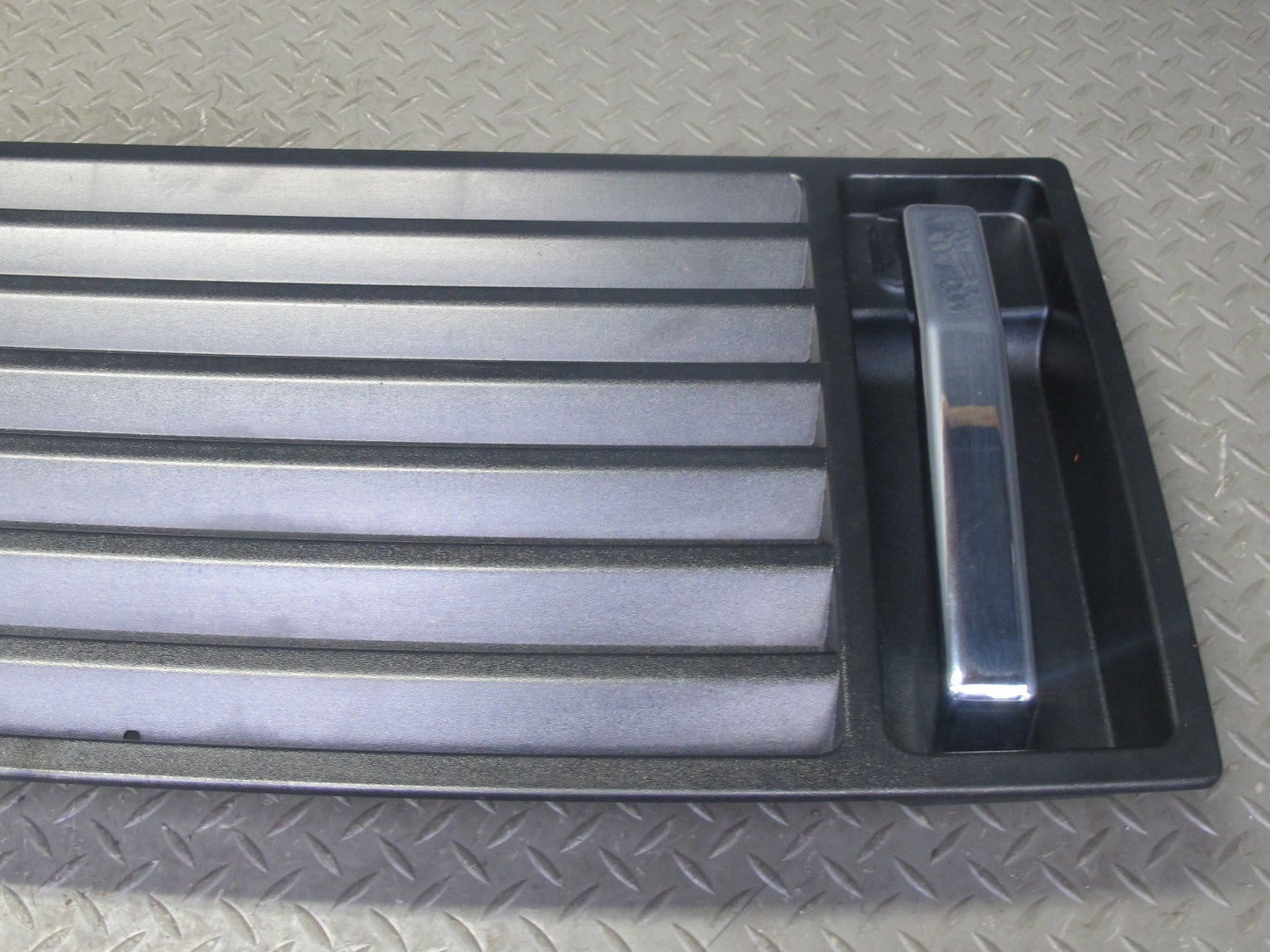 2003-2007 Hummer H2 Front Hood Bonnet Air Grille Louver Cover Panel 15063080