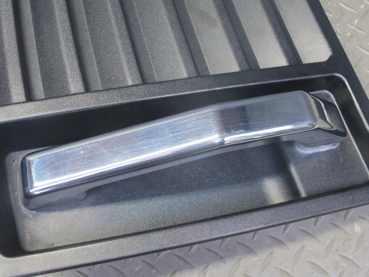 2003-2007 Hummer H2 Front Hood Bonnet Air Grille Louver Cover Panel 15063080