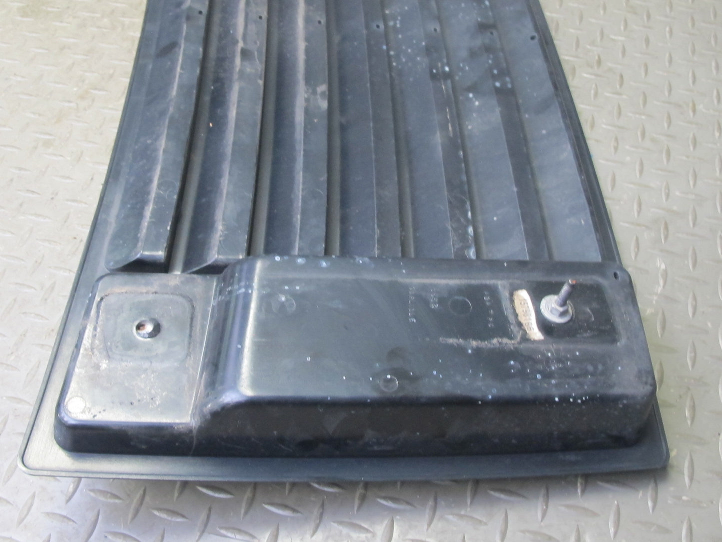 2003-2007 Hummer H2 Front Hood Bonnet Air Grille Louver Cover Panel 15063080