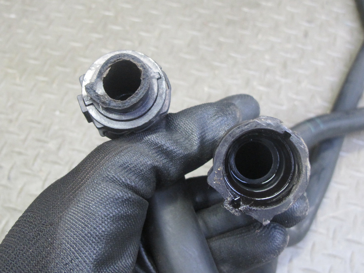 06-08 BMW E86 E85 Z4 N52 3.0L Set of 2 Engine Radiator Coolant Hose Pipe OEM