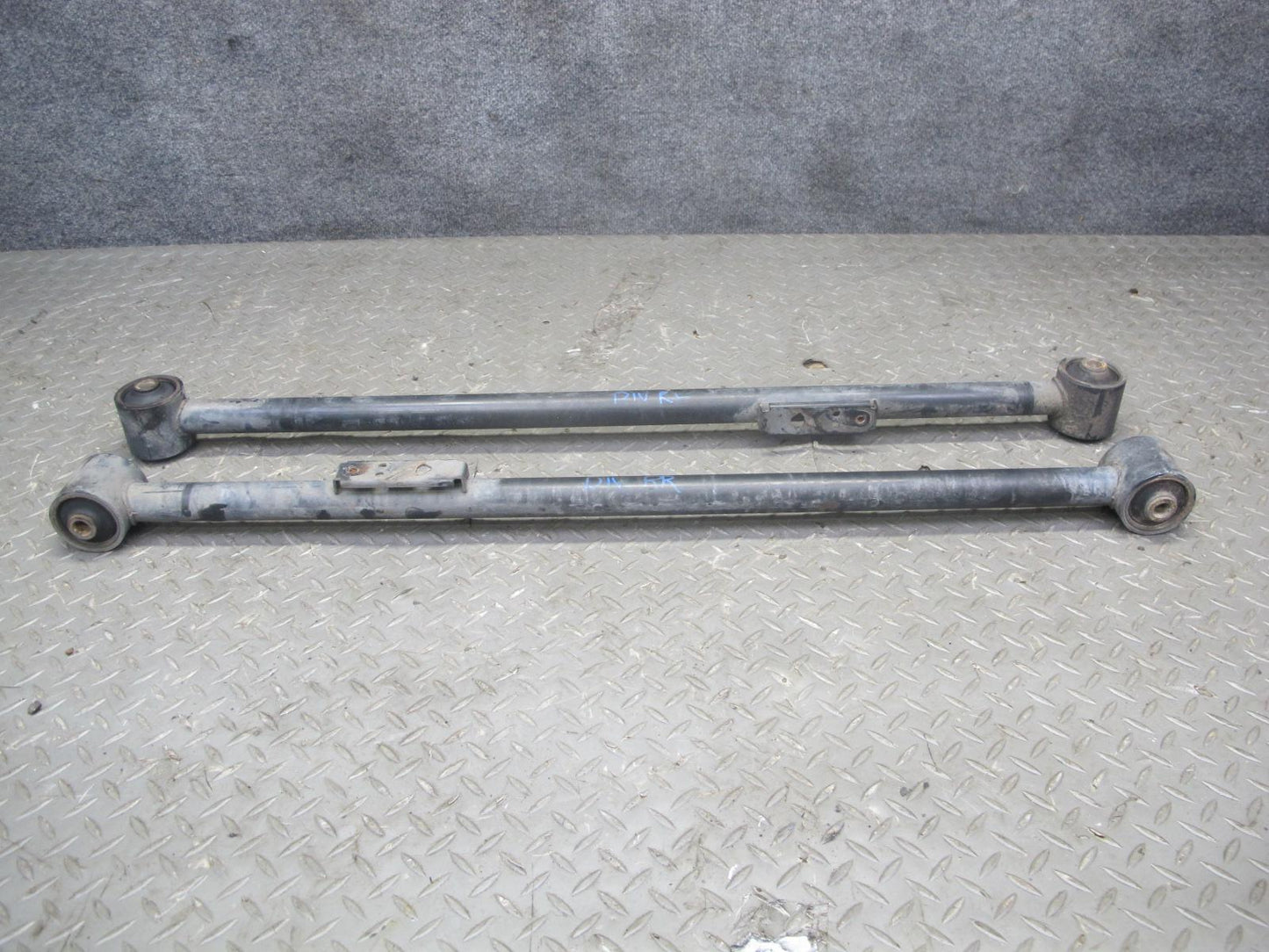 99-01 Isuzu Vehicross Set of 2 Rear Left & Right Trailing Control Arm OEM
