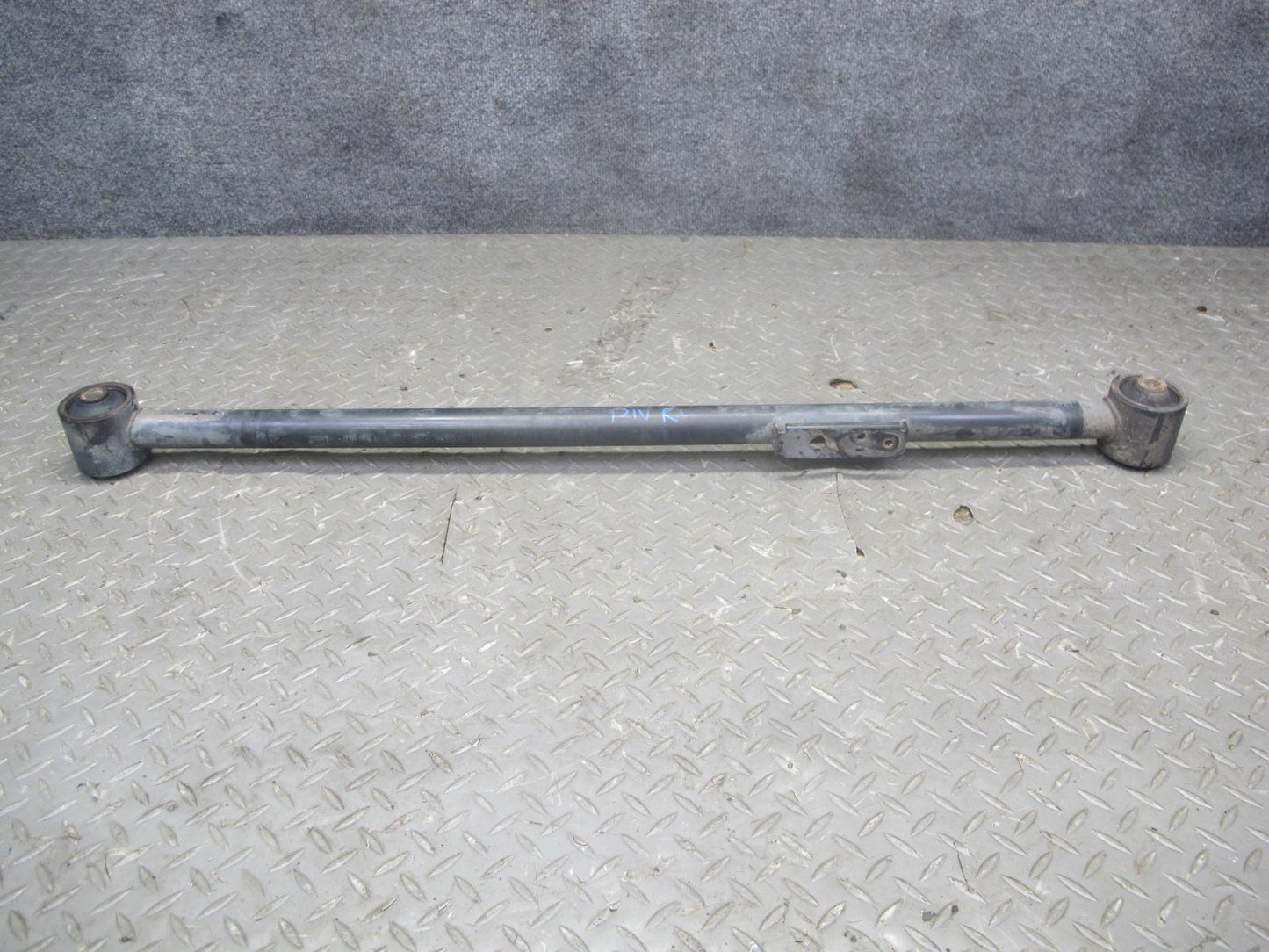 99-01 Isuzu Vehicross Set of 2 Rear Left & Right Trailing Control Arm OEM