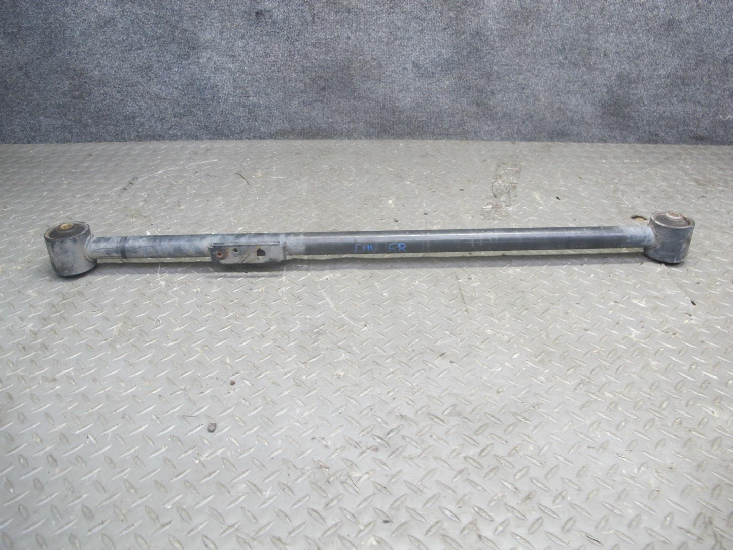 99-01 Isuzu Vehicross Set of 2 Rear Left & Right Trailing Control Arm OEM