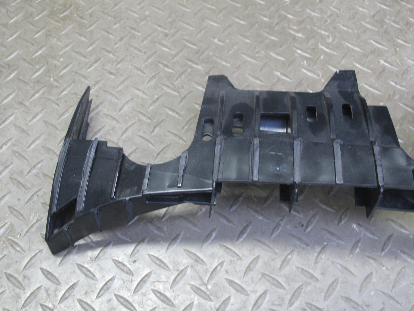 06-08 BMW E85 Z4 Roadster Rear Right Lateral Trim Panel Mount Bracket OEM