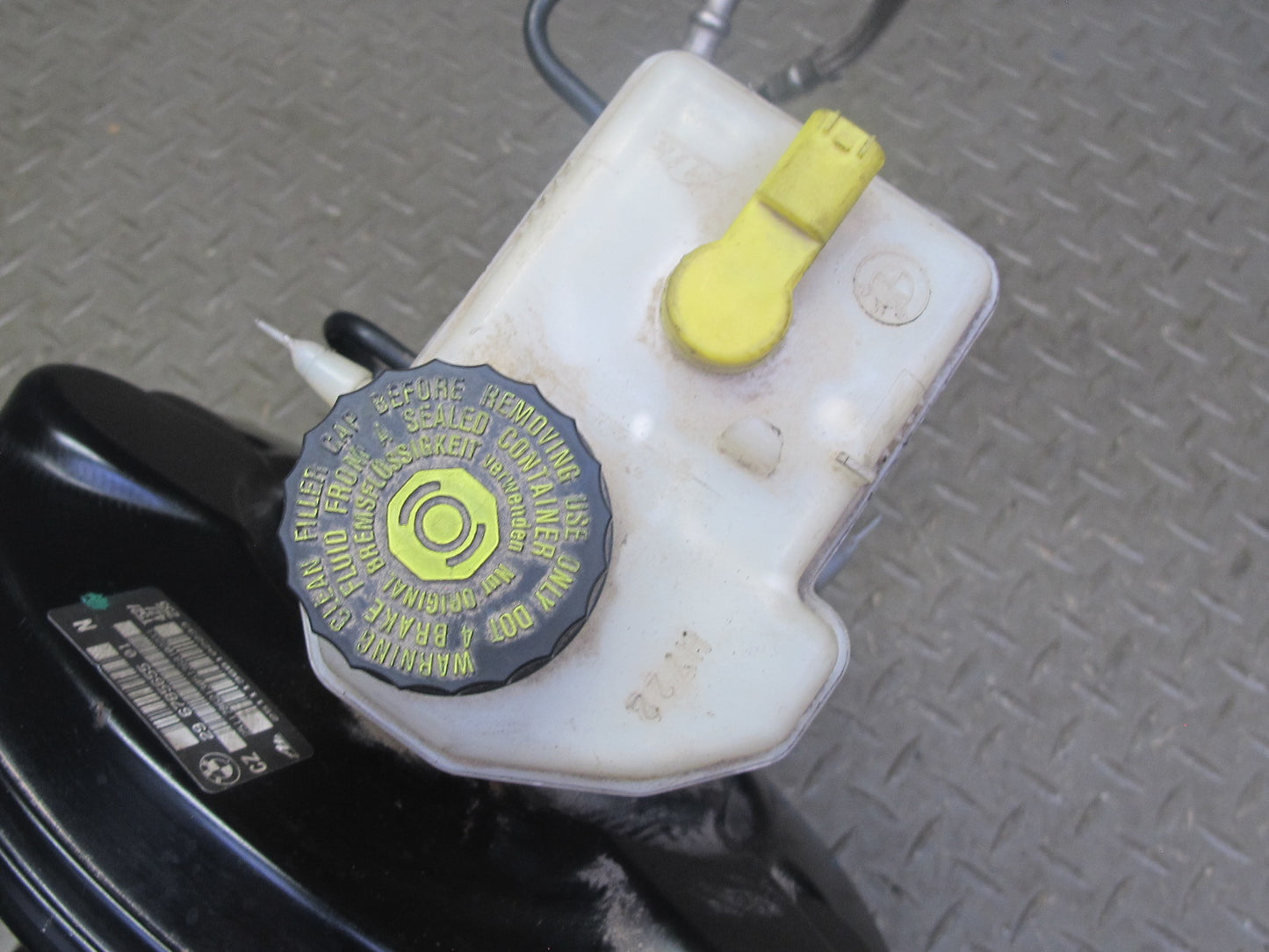07-08 BMW E86 E85 Z4 N52 3.0L Brake Master Cylinder Booster Fluid Reservoir OEM