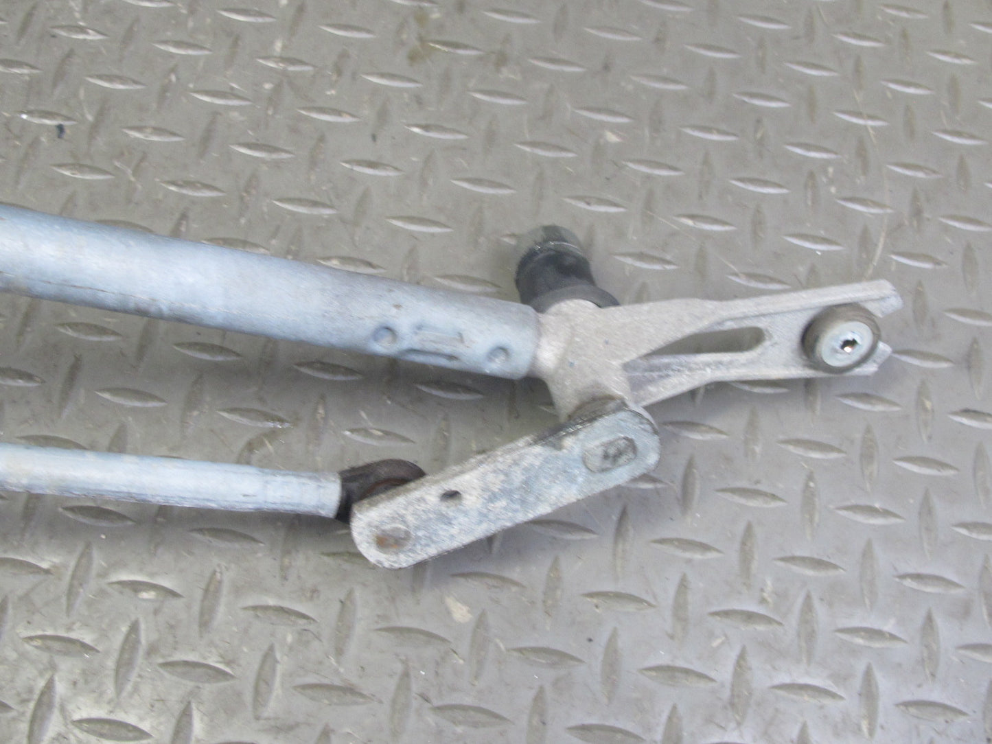 2003-2007 Hummer H2 Windshield Wiper Transmission Linkage w Motor 15252855