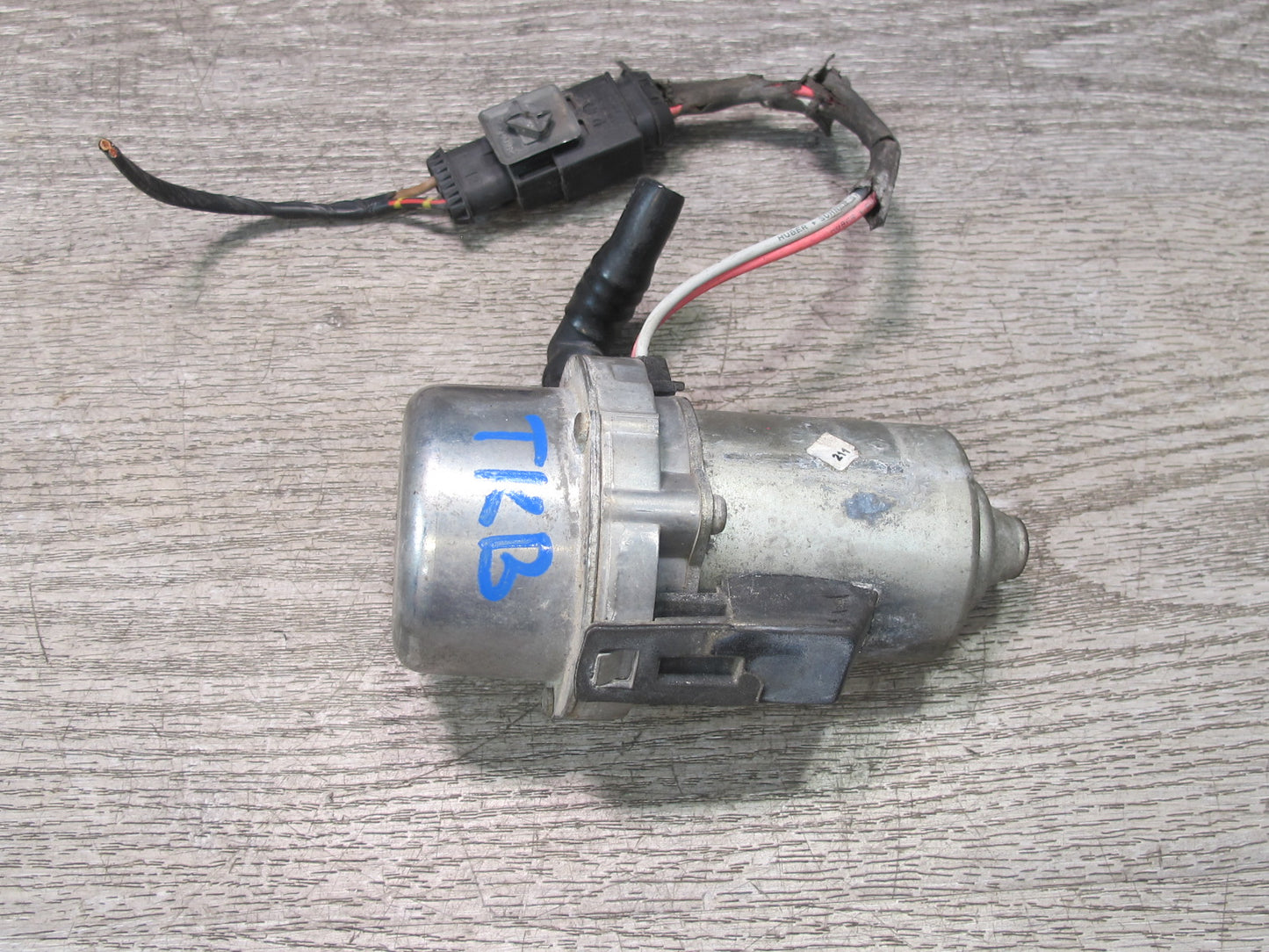 2008-2013 BMW E90 E92 E93 M3 Brake Booster Vacuum Pump 2283333