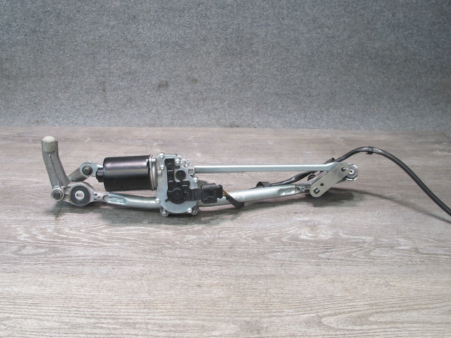 2008-2013 BMW E90 E92 M3 328i 335i Windshield Wiper Transmission Linkage w Motor