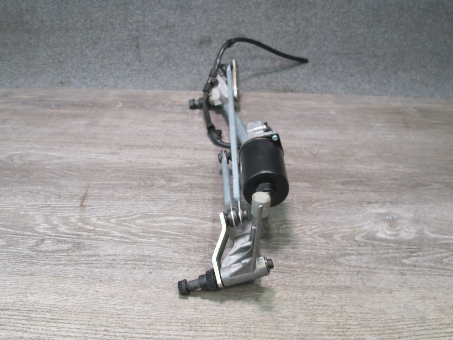 2008-2013 BMW E90 E92 M3 328i 335i Windshield Wiper Transmission Linkage w Motor