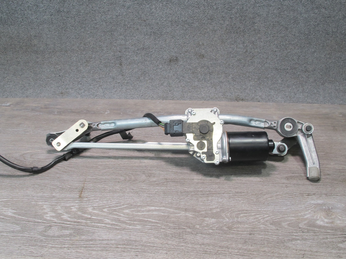 2008-2013 BMW E90 E92 M3 328i 335i Windshield Wiper Transmission Linkage w Motor
