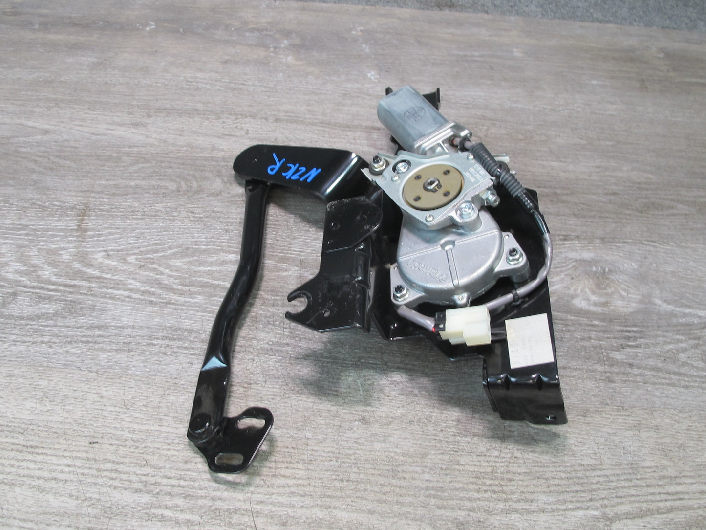 07-09 Nissan 350Z Convert Rear Right Soft TOP Roof Lift Motor w Hinge OEM
