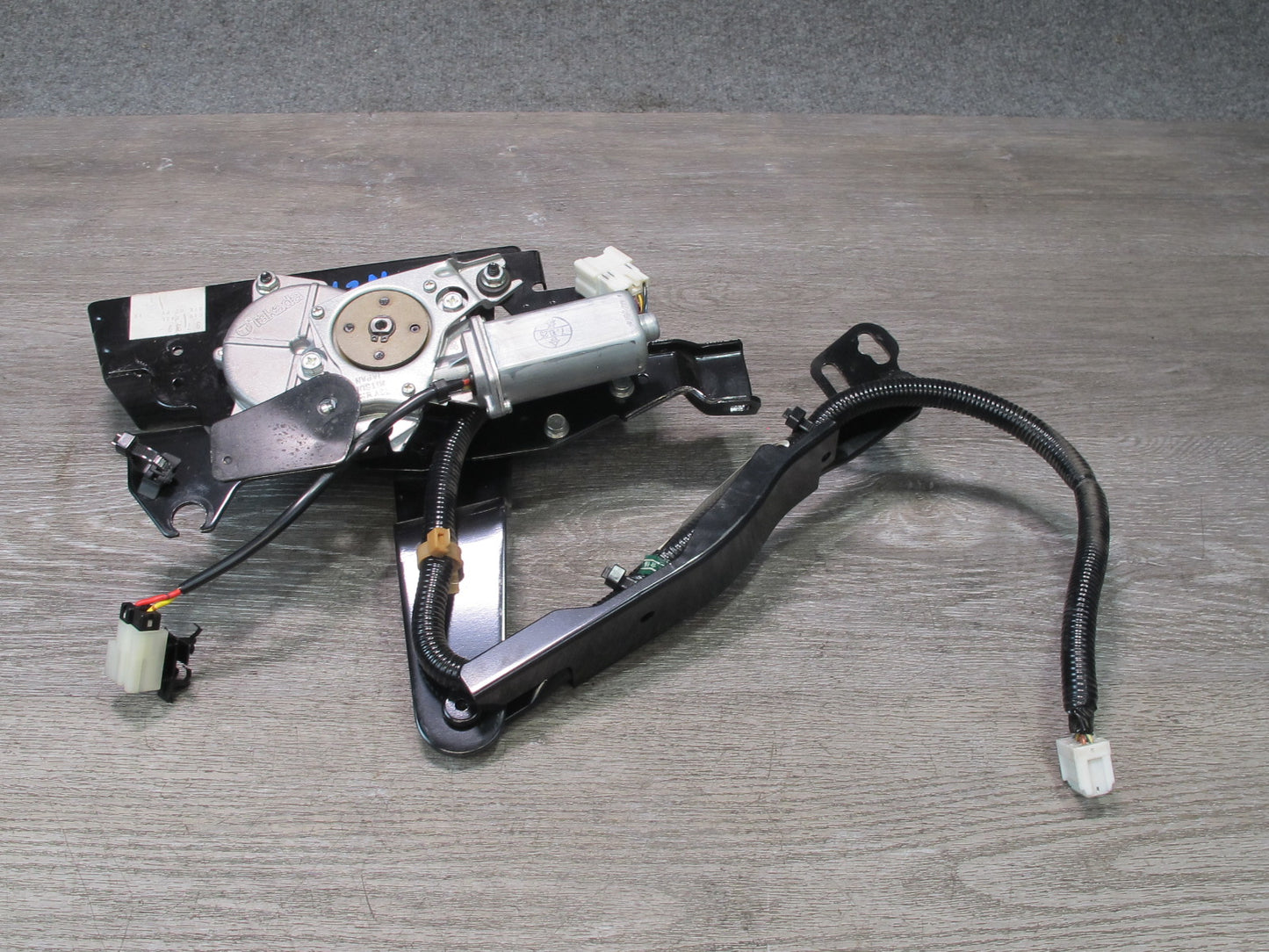 07-09 Nissan 350Z Convert Rear Left Soft TOP Roof Lift Motor w Hinge & Wire OEM