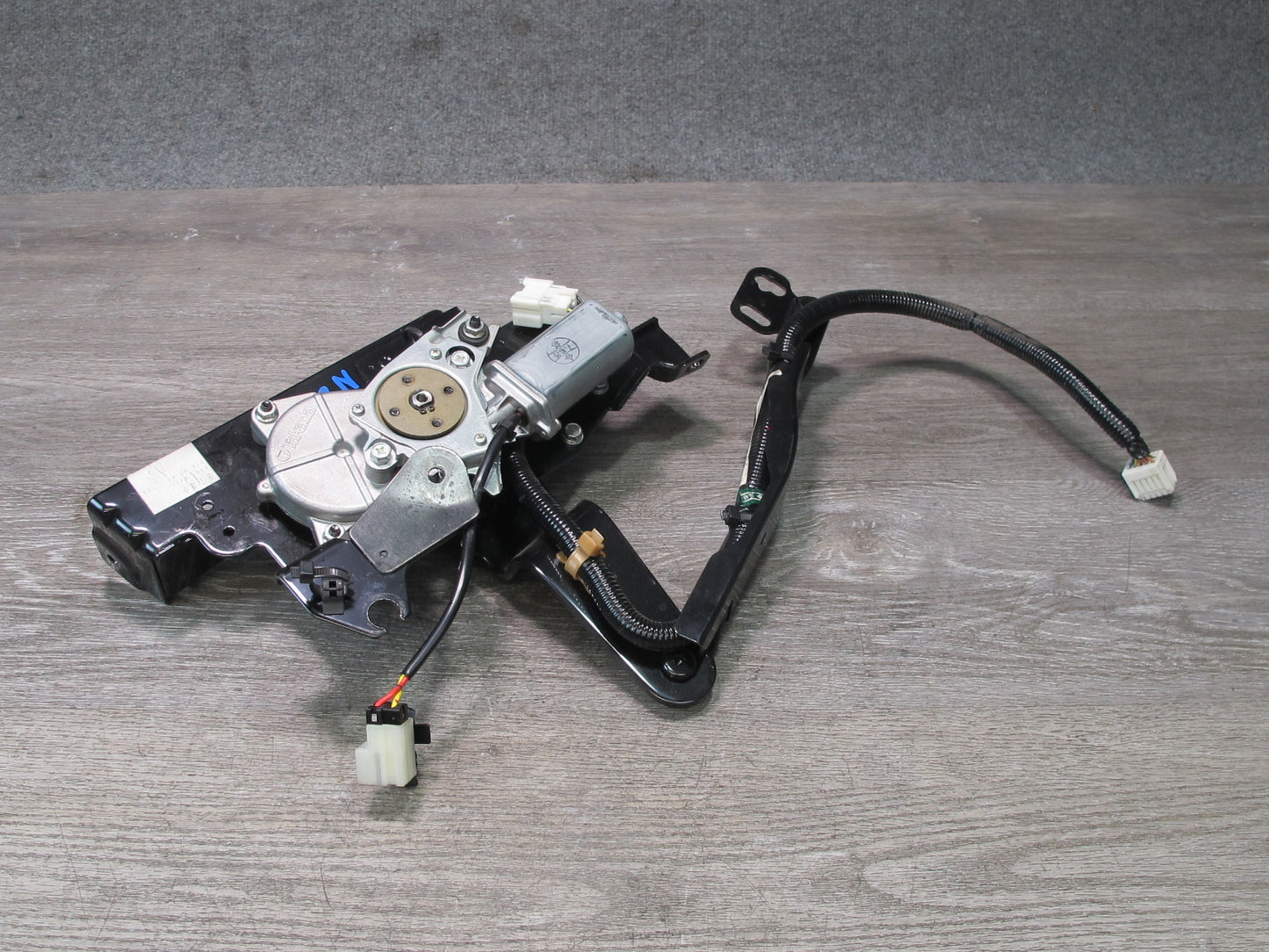 07-09 Nissan 350Z Convert Rear Left Soft TOP Roof Lift Motor w Hinge & Wire OEM