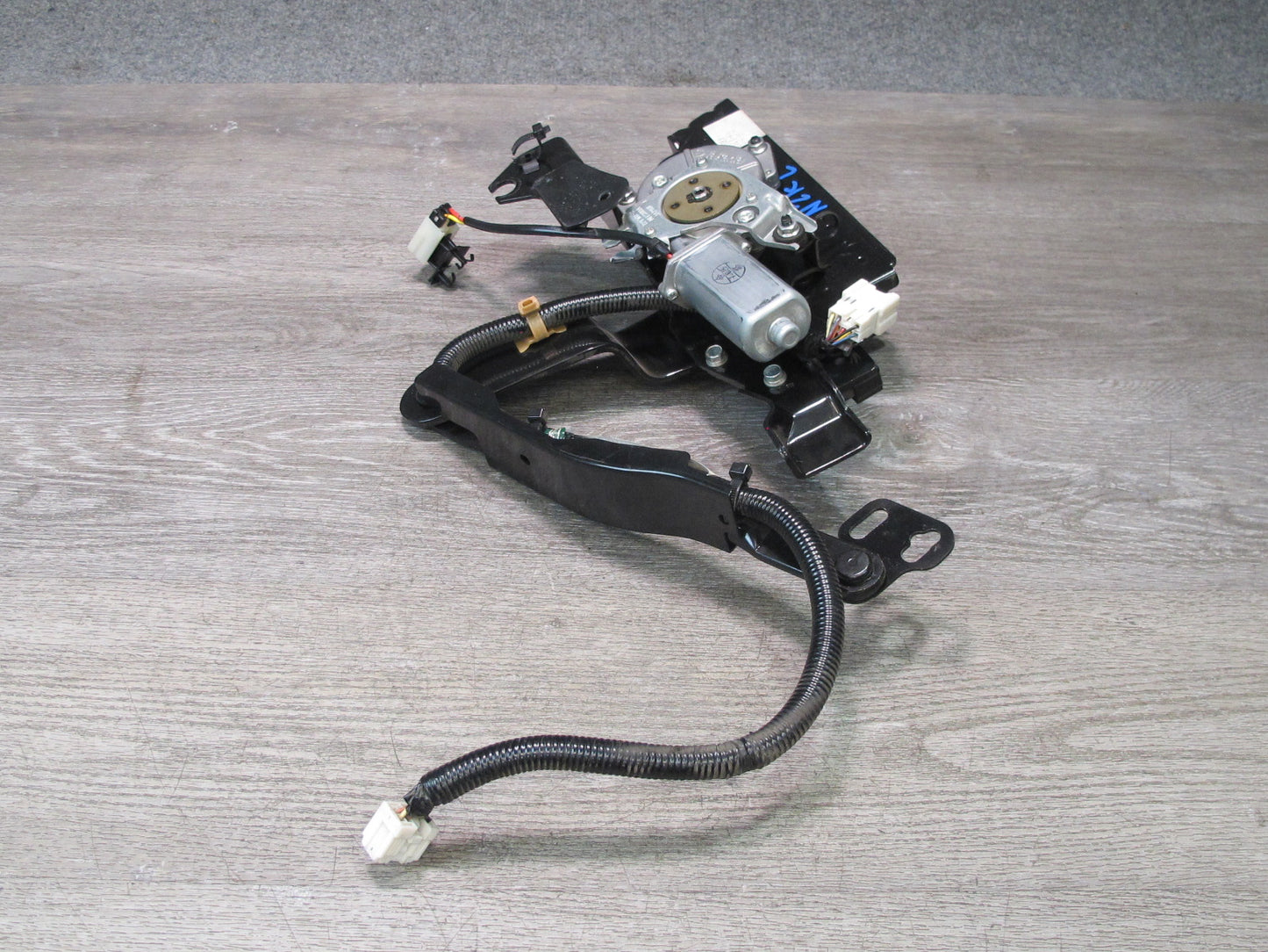 07-09 Nissan 350Z Convert Rear Left Soft TOP Roof Lift Motor w Hinge & Wire OEM