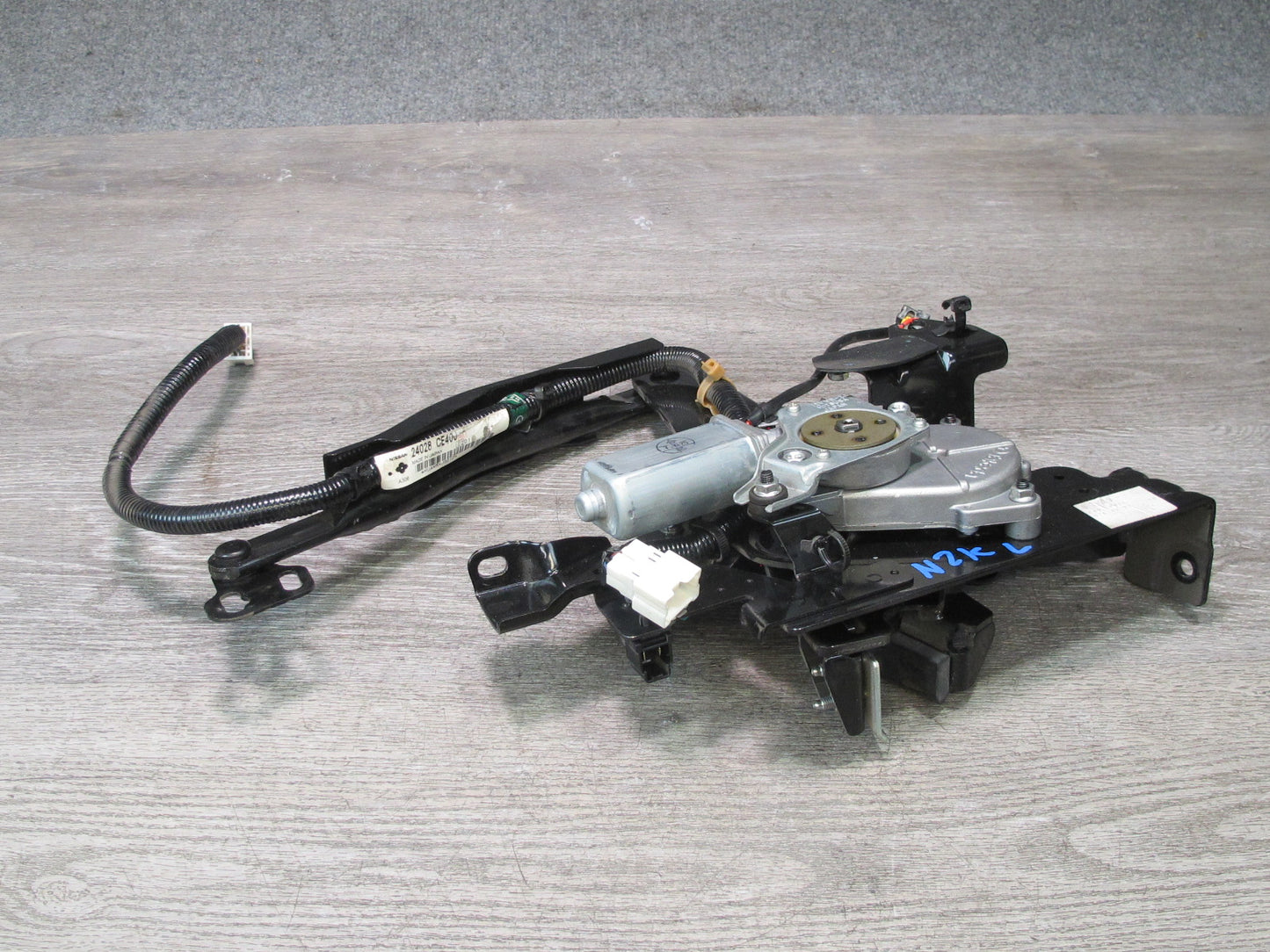 07-09 Nissan 350Z Convert Rear Left Soft TOP Roof Lift Motor w Hinge & Wire OEM