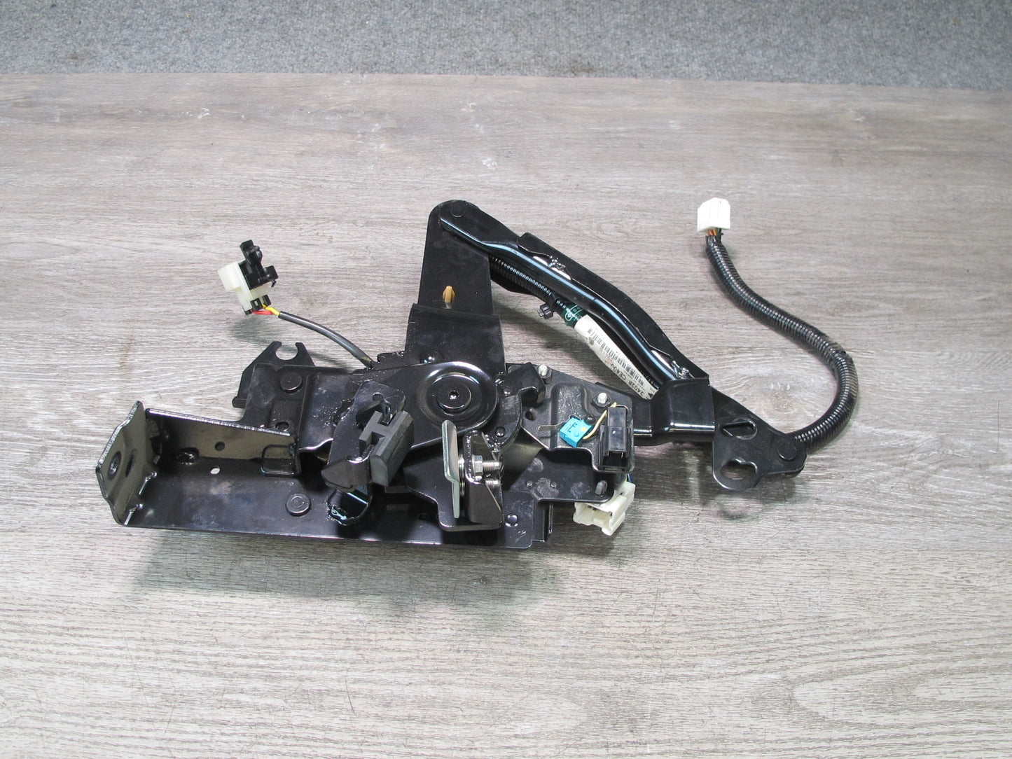 07-09 Nissan 350Z Convert Rear Left Soft TOP Roof Lift Motor w Hinge & Wire OEM