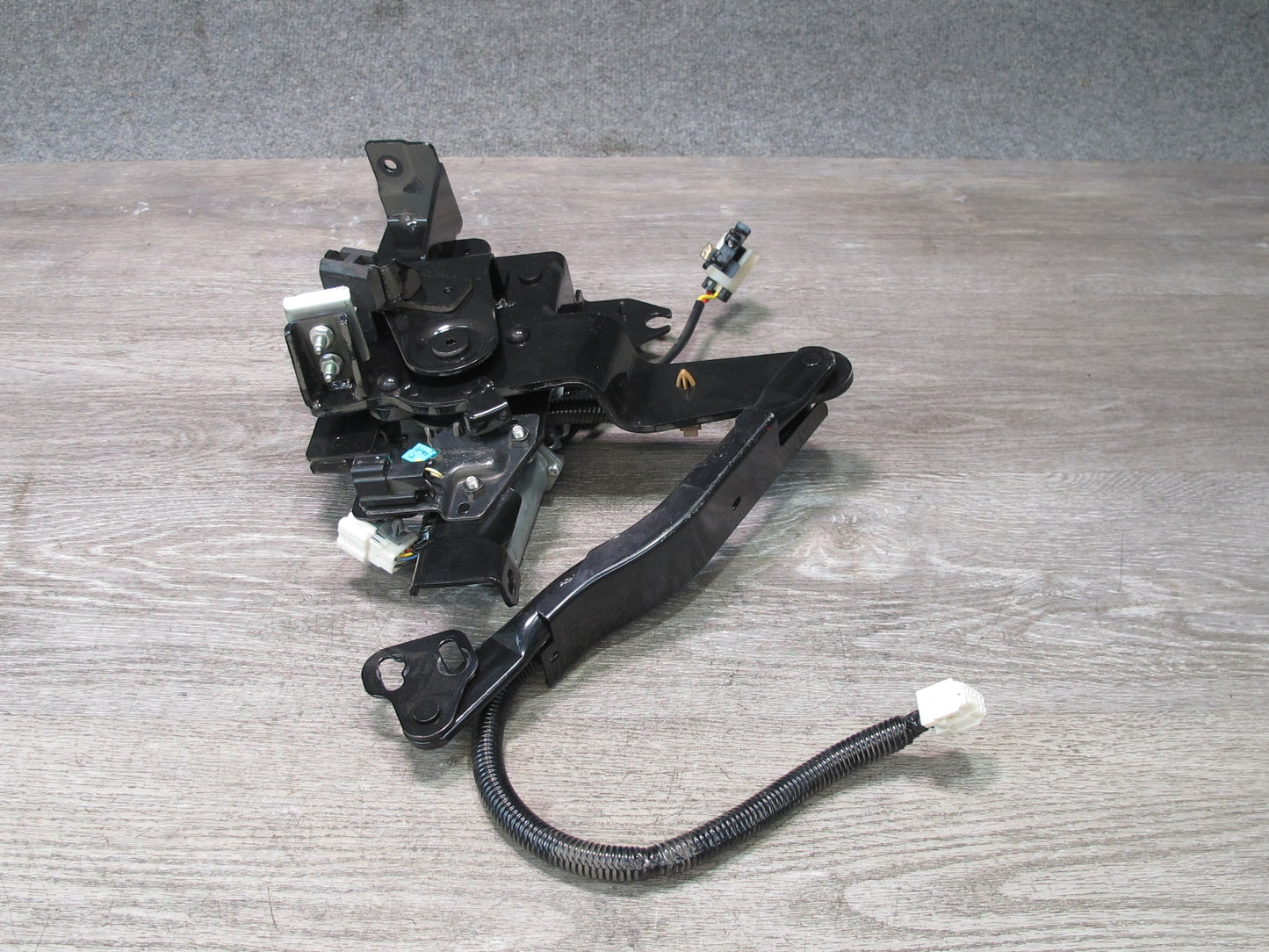 07-09 Nissan 350Z Convert Rear Left Soft TOP Roof Lift Motor w Hinge & Wire OEM
