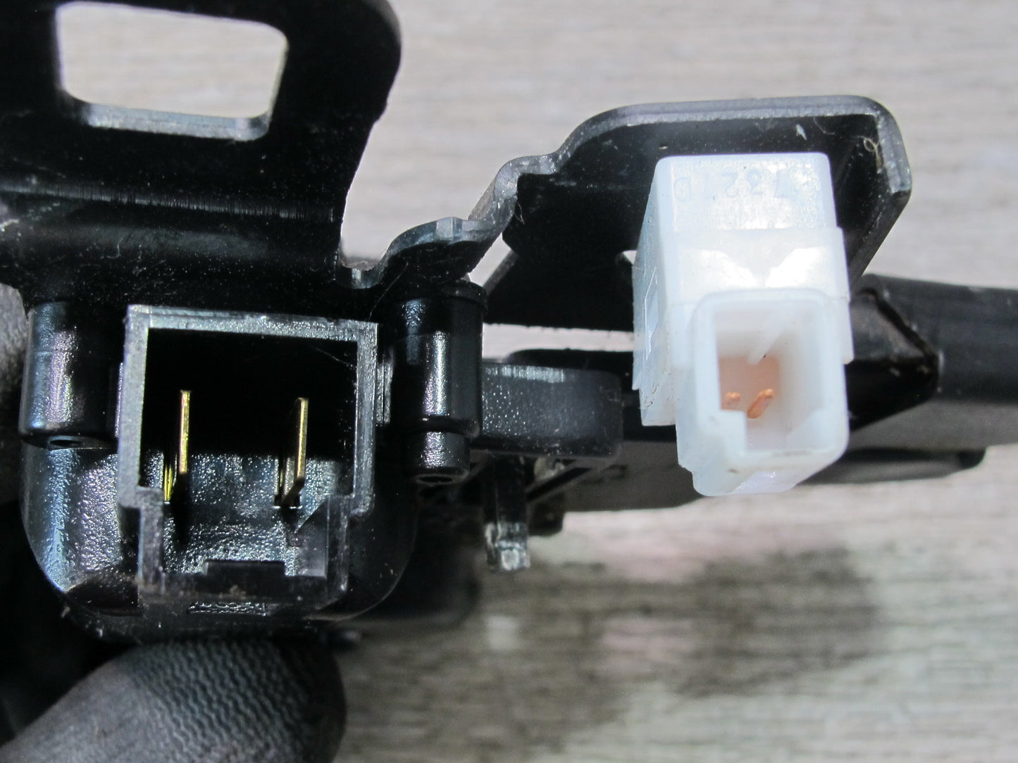 04-09 Nissan 350Z Z33 Convertible Left & Right Side TOP Roof Lock Latch Set OEM