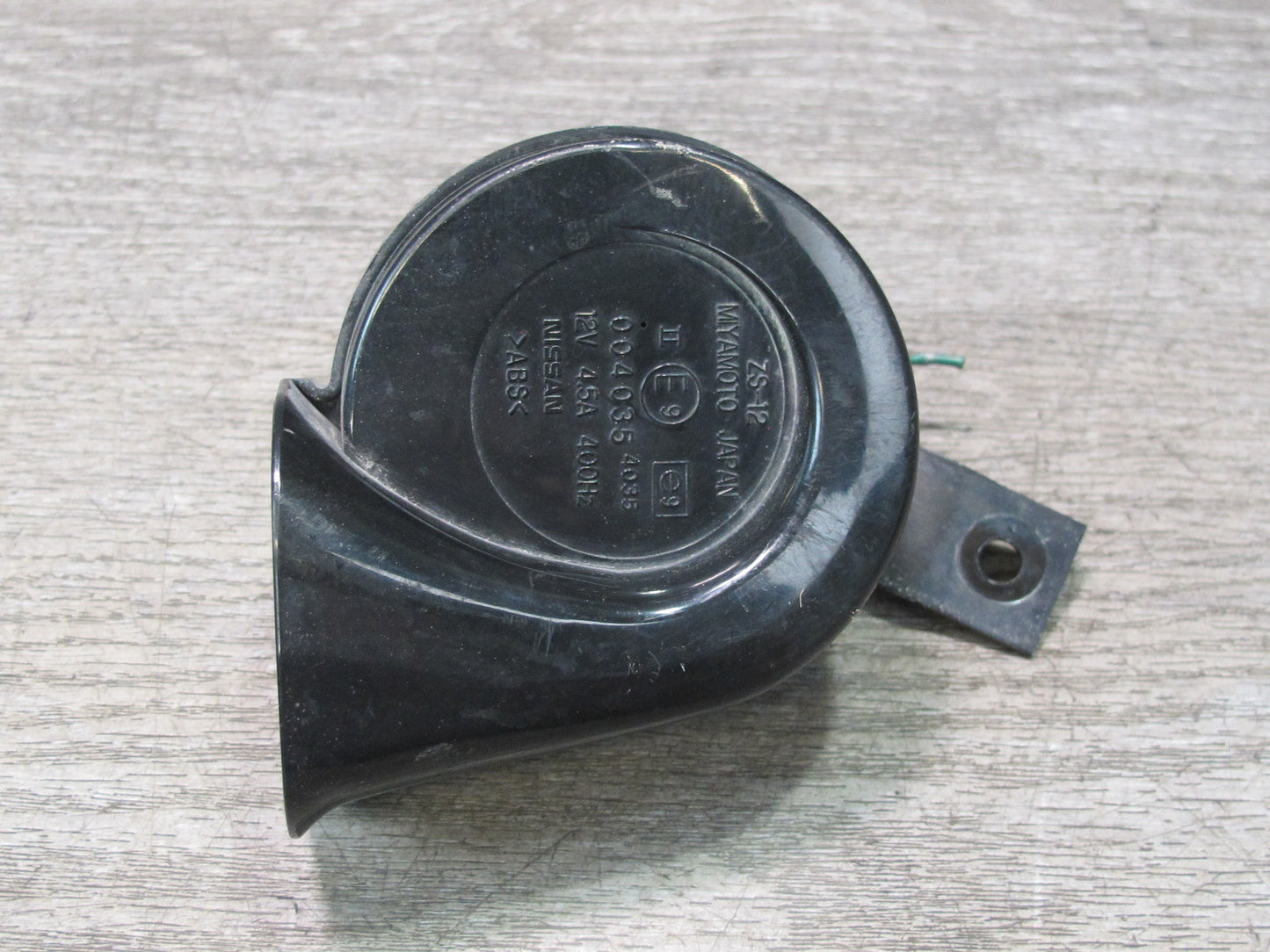 03-09 Nissan 350Z Z33 Set of 2 High & Low Tone Note Pitch Horn Signal OEM