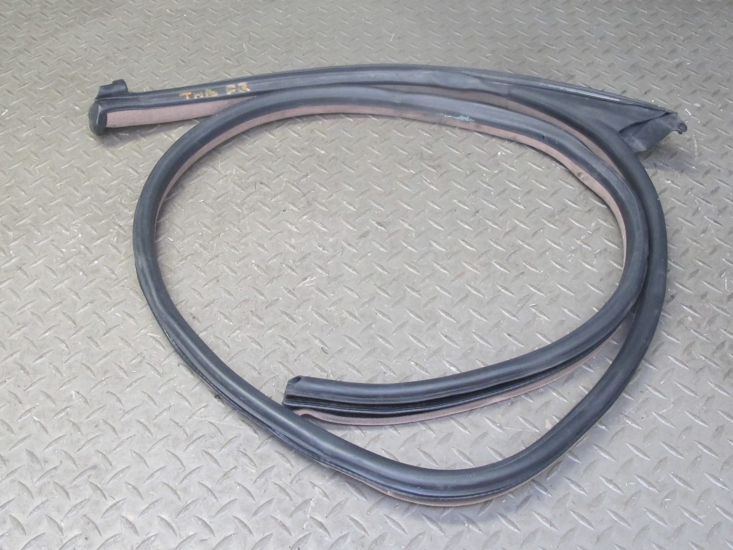 96-99 BMW E36 325iC 328iC Convertible Right Door Weatherstrip Rubber Seal OEM