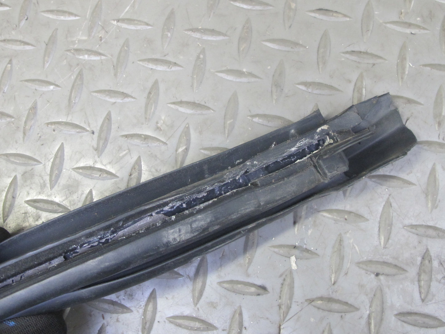 1999-2005 Porsche 911 996 Convertble Right Side Door Weatherstrip Rubber Seal