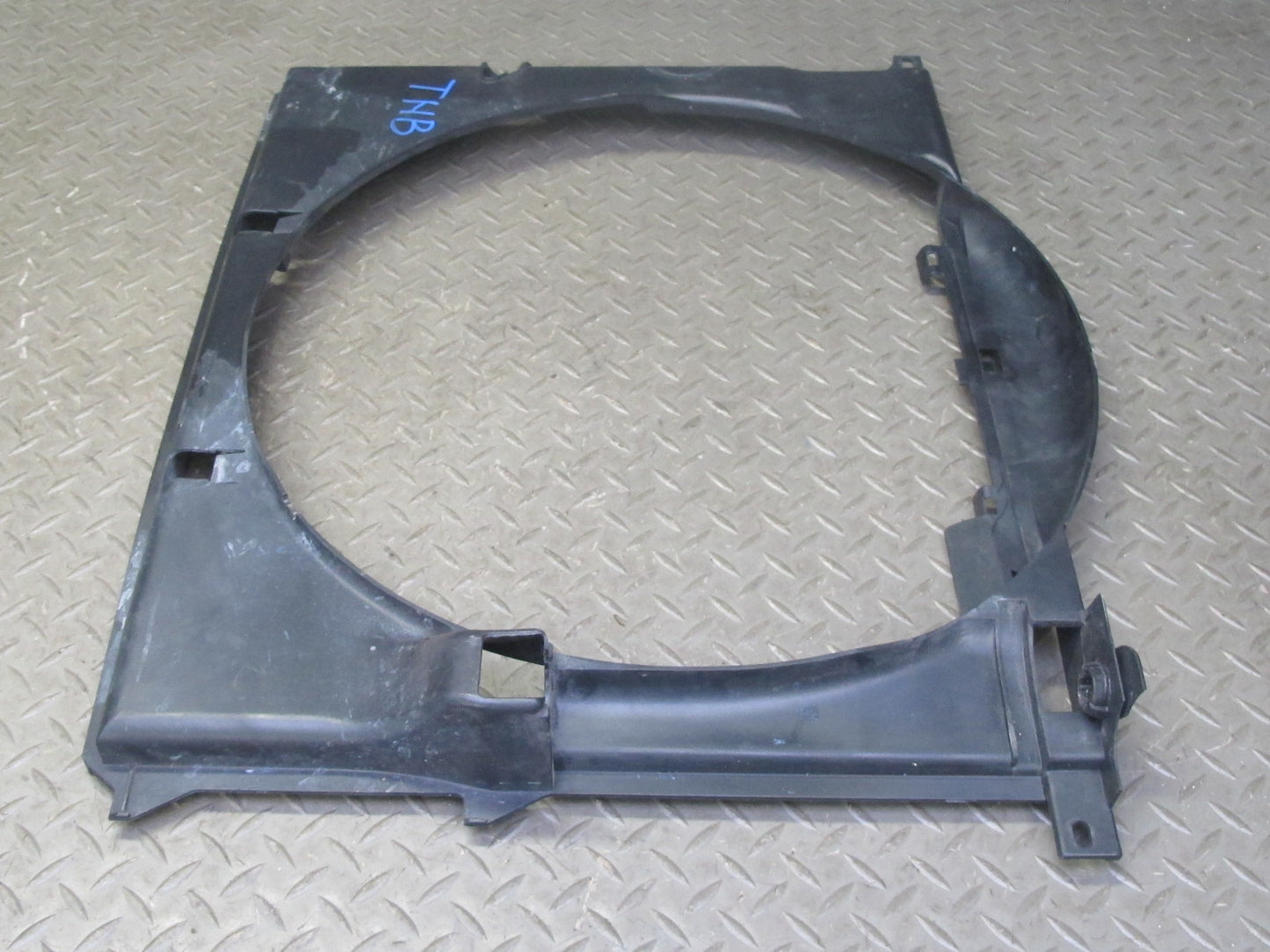 94-99 BMW E36 325iC 328iC Engine Radiator Cooling Fan Motor Shroud 1723031 OEM