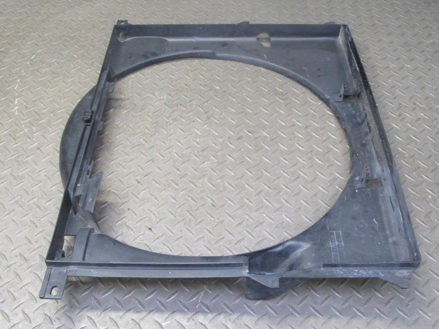 94-99 BMW E36 325iC 328iC Engine Radiator Cooling Fan Motor Shroud 1723031 OEM