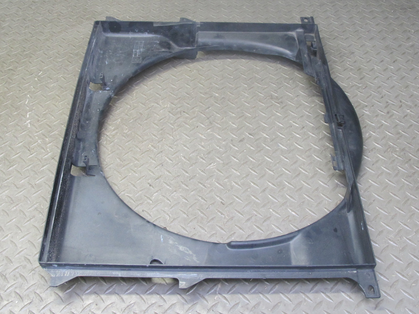 94-99 BMW E36 325iC 328iC Engine Radiator Cooling Fan Motor Shroud 1723031 OEM