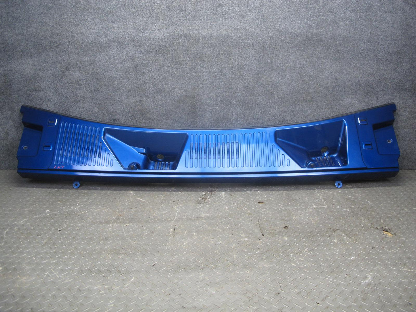 2003-2009 Hummer H2 Windshield Wiper Cowl Vent Trim Panel Pacific Blue 15211663