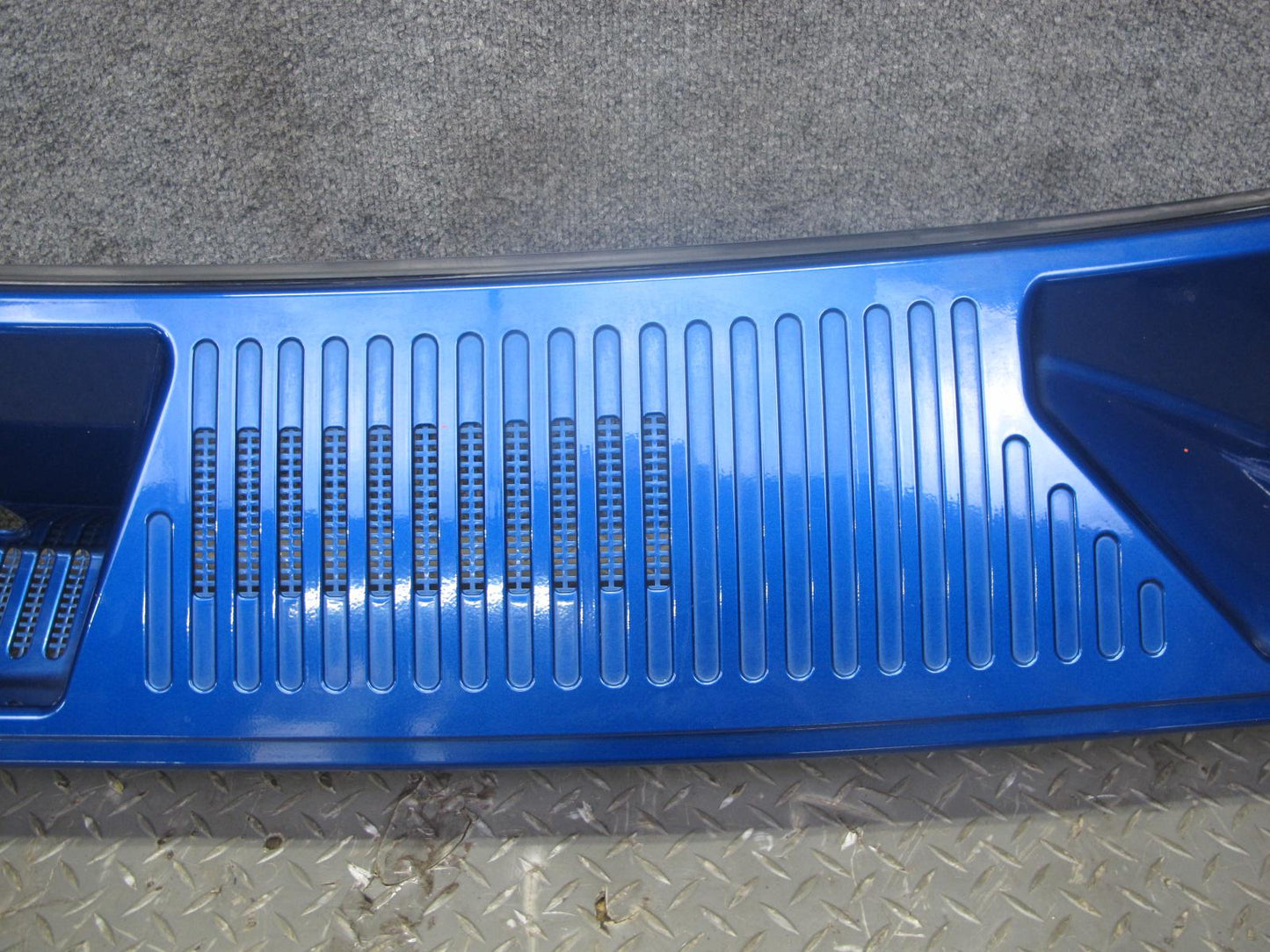 2003-2009 Hummer H2 Windshield Wiper Cowl Vent Trim Panel Pacific Blue 15211663