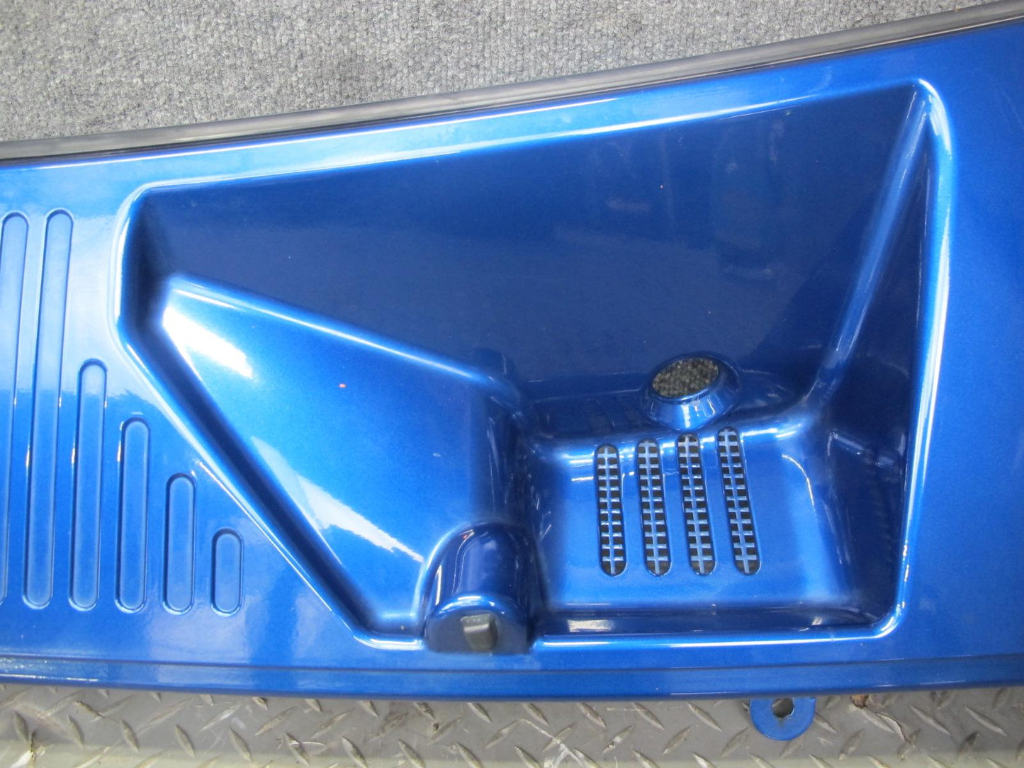 2003-2009 Hummer H2 Windshield Wiper Cowl Vent Trim Panel Pacific Blue 15211663