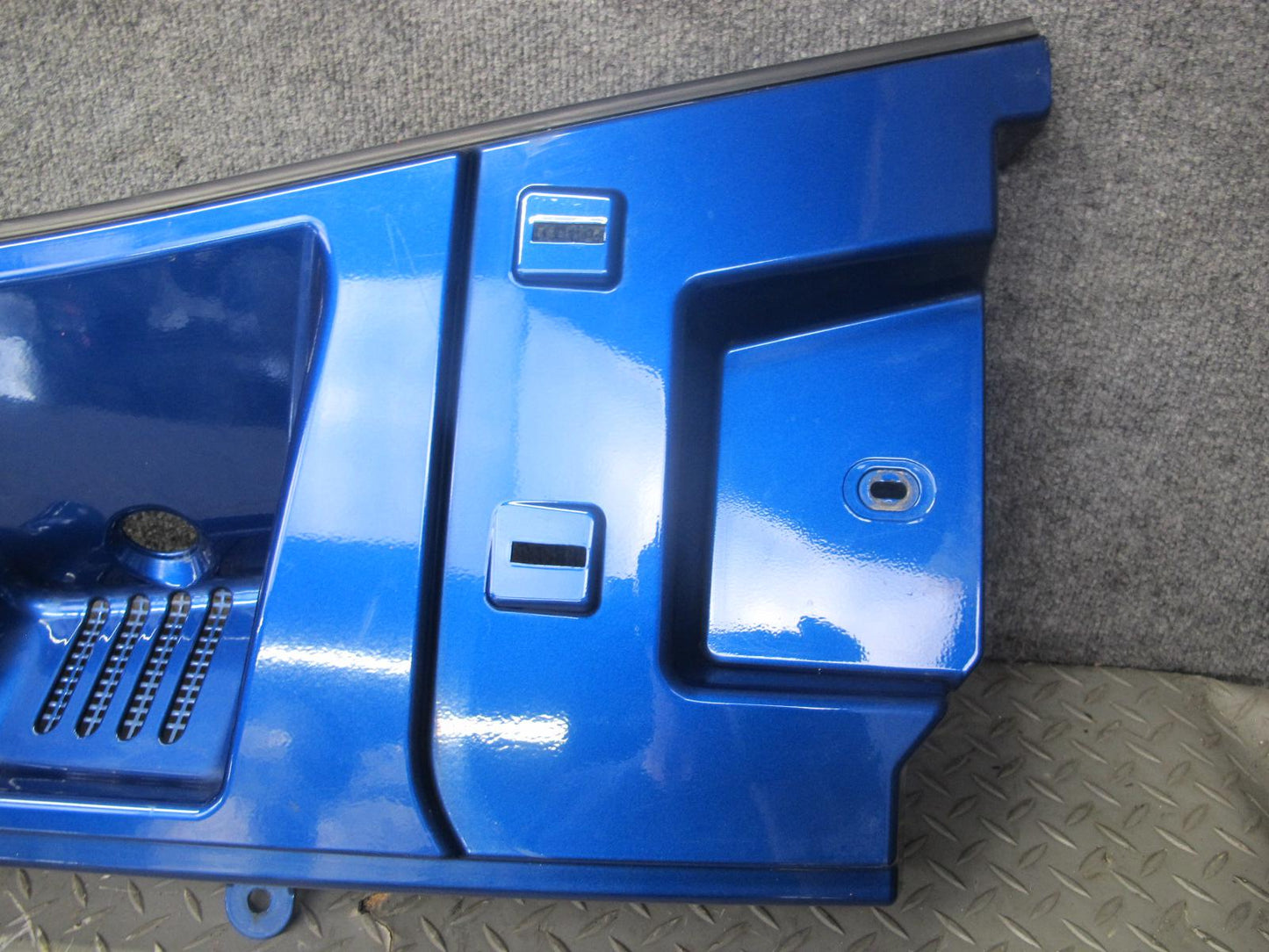 2003-2009 Hummer H2 Windshield Wiper Cowl Vent Trim Panel Pacific Blue 15211663