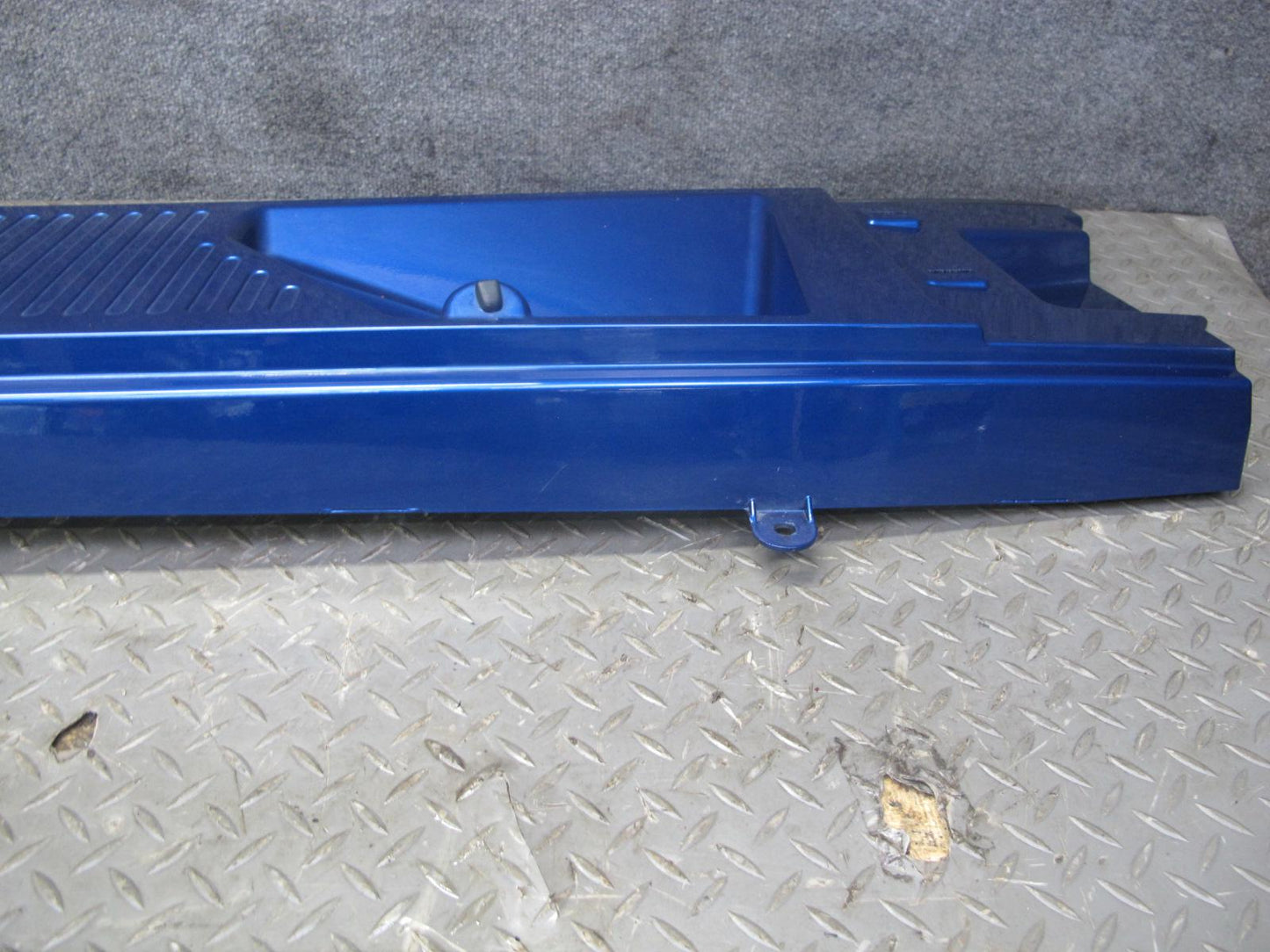 2003-2009 Hummer H2 Windshield Wiper Cowl Vent Trim Panel Pacific Blue 15211663