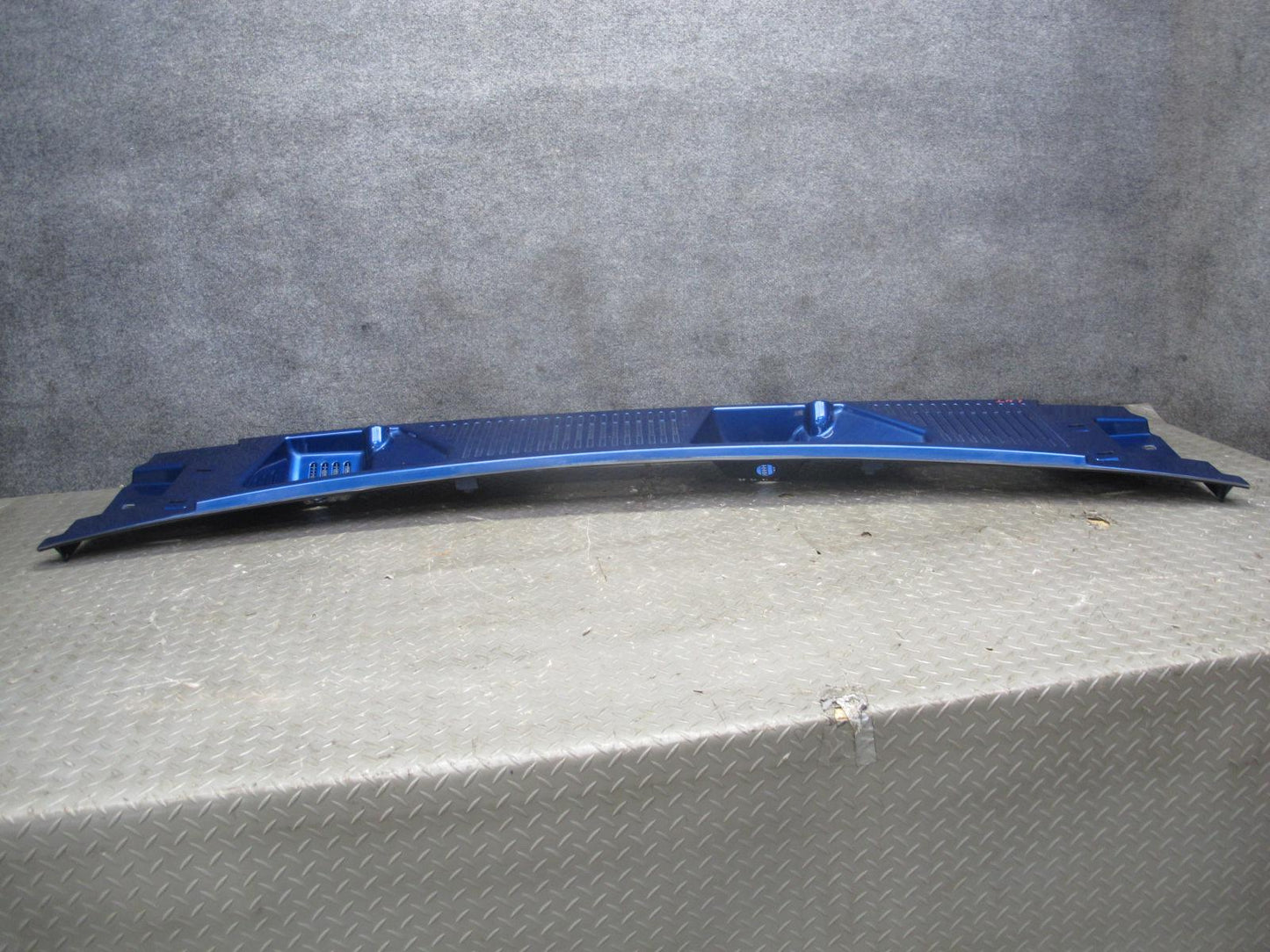 2003-2009 Hummer H2 Windshield Wiper Cowl Vent Trim Panel Pacific Blue 15211663