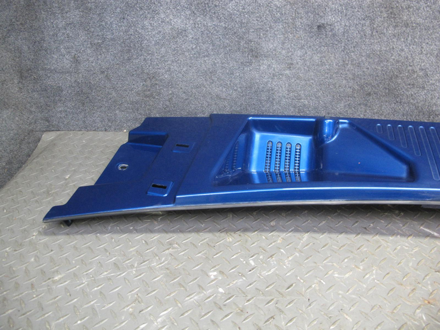 2003-2009 Hummer H2 Windshield Wiper Cowl Vent Trim Panel Pacific Blue 15211663
