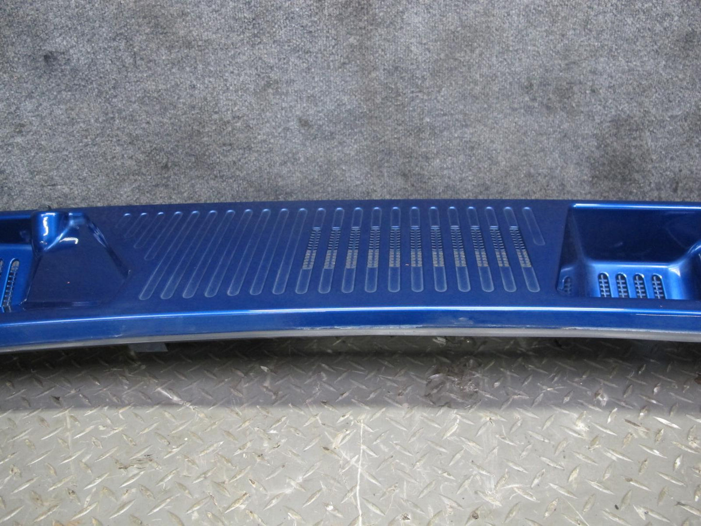 2003-2009 Hummer H2 Windshield Wiper Cowl Vent Trim Panel Pacific Blue 15211663