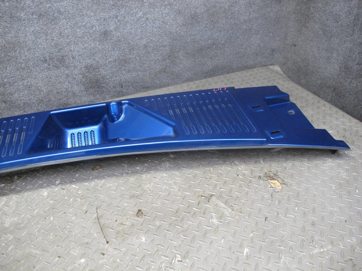 2003-2009 Hummer H2 Windshield Wiper Cowl Vent Trim Panel Pacific Blue 15211663