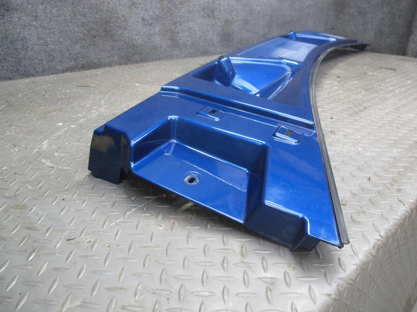 2003-2009 Hummer H2 Windshield Wiper Cowl Vent Trim Panel Pacific Blue 15211663