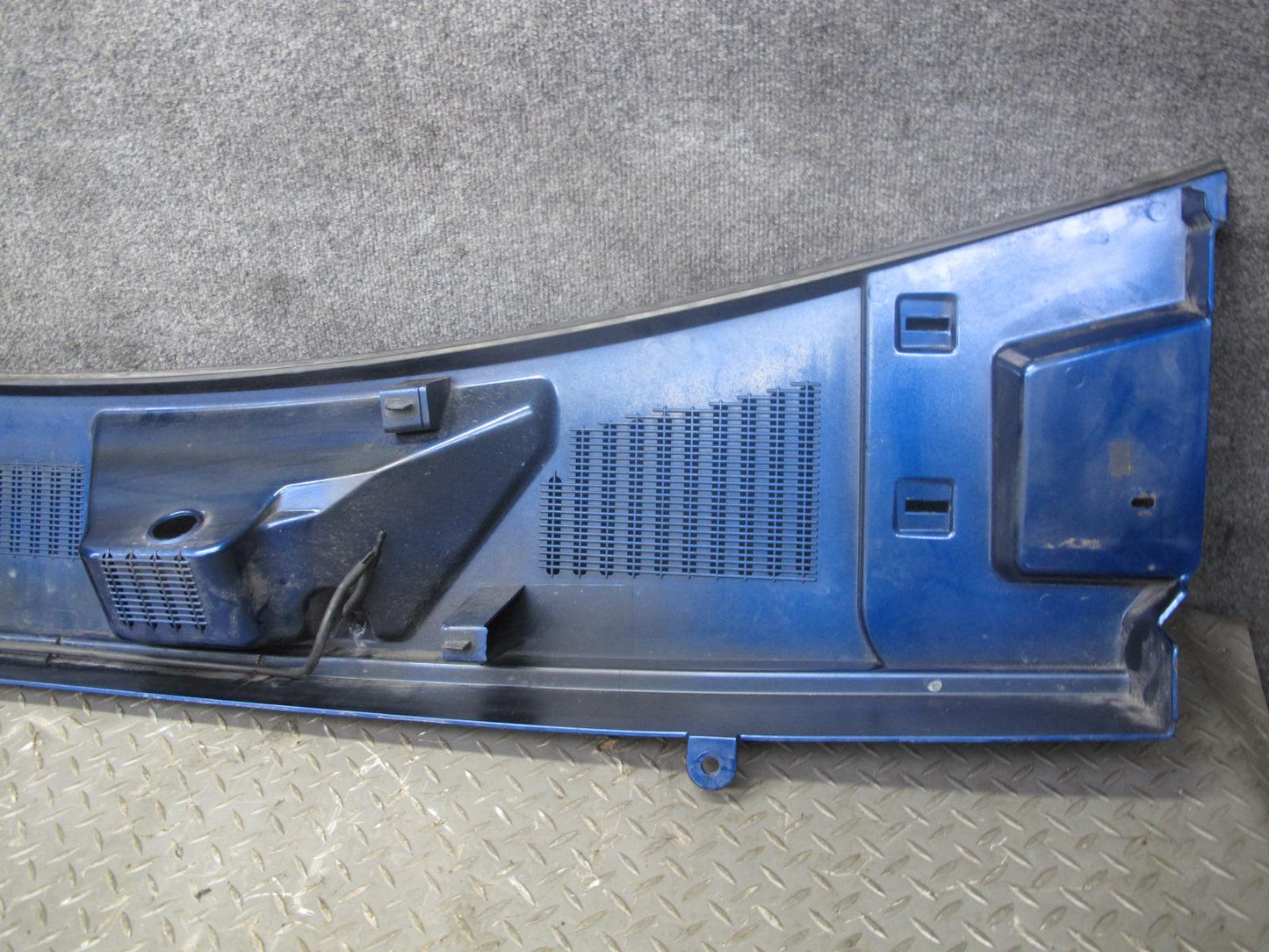 2003-2009 Hummer H2 Windshield Wiper Cowl Vent Trim Panel Pacific Blue 15211663
