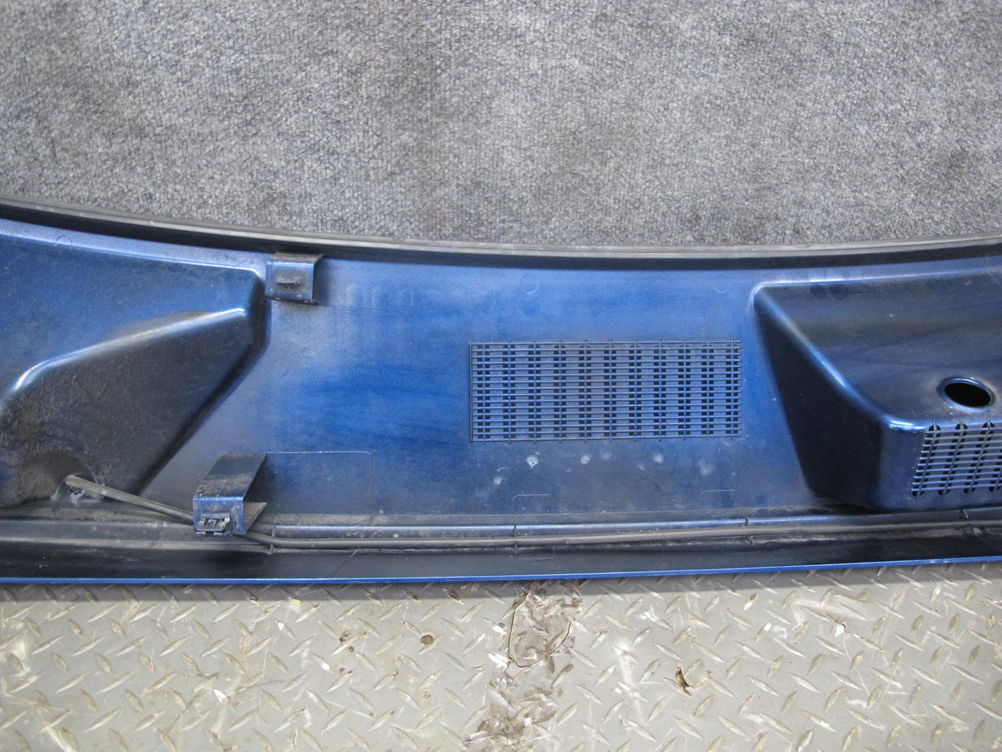 2003-2009 Hummer H2 Windshield Wiper Cowl Vent Trim Panel Pacific Blue 15211663