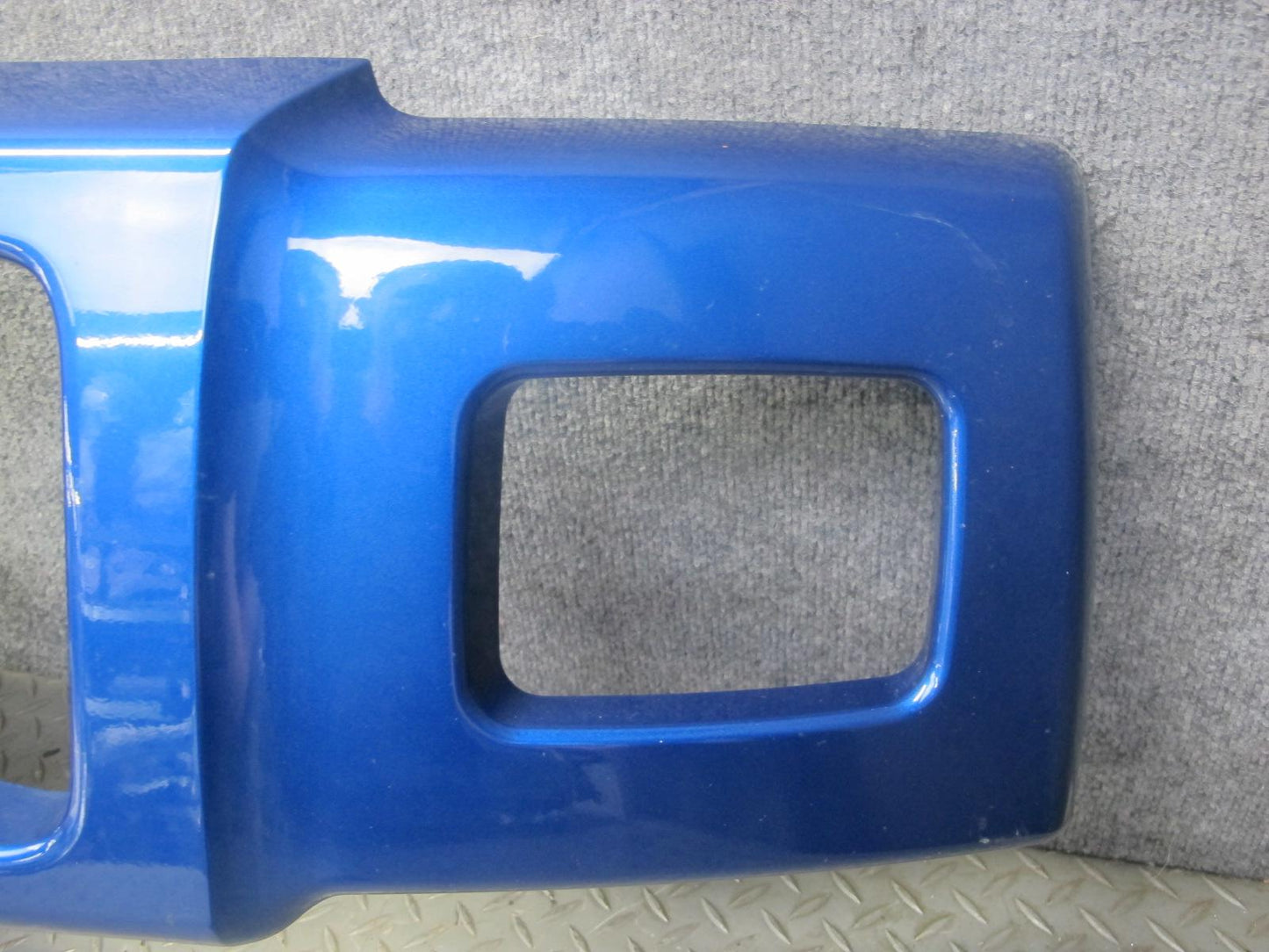2003-2007 Hummer H2 Front Bumper Radiator Upper Grille Pacific Blue 15777617