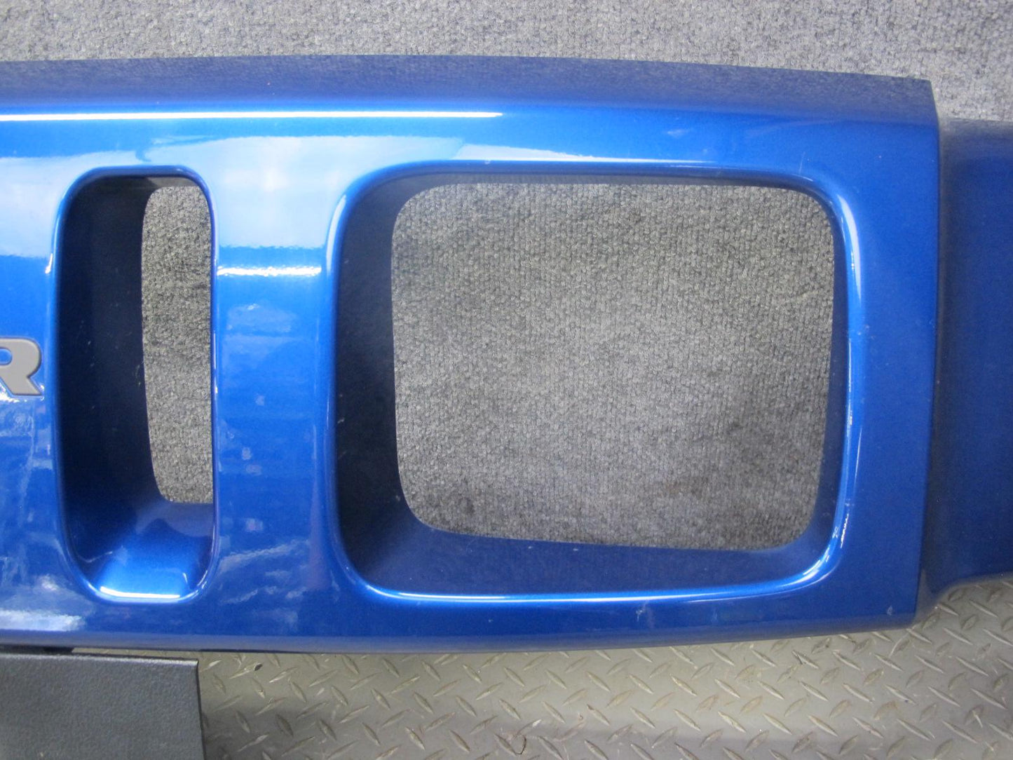 2003-2007 Hummer H2 Front Bumper Radiator Upper Grille Pacific Blue 15777617