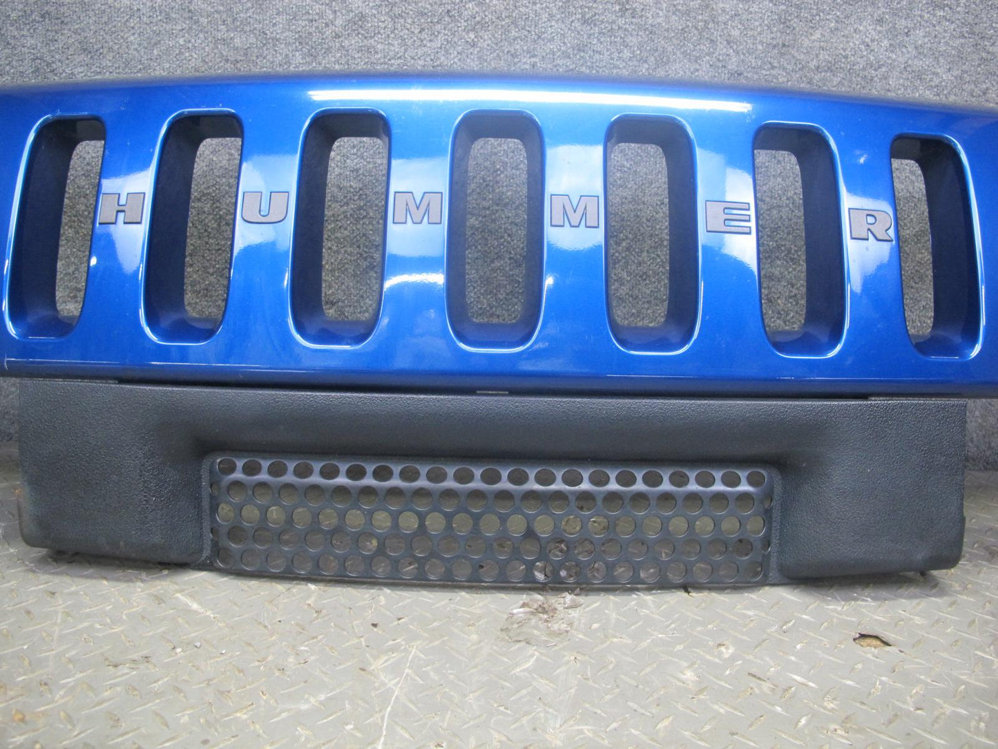 2003-2007 Hummer H2 Front Bumper Radiator Upper Grille Pacific Blue 15777617