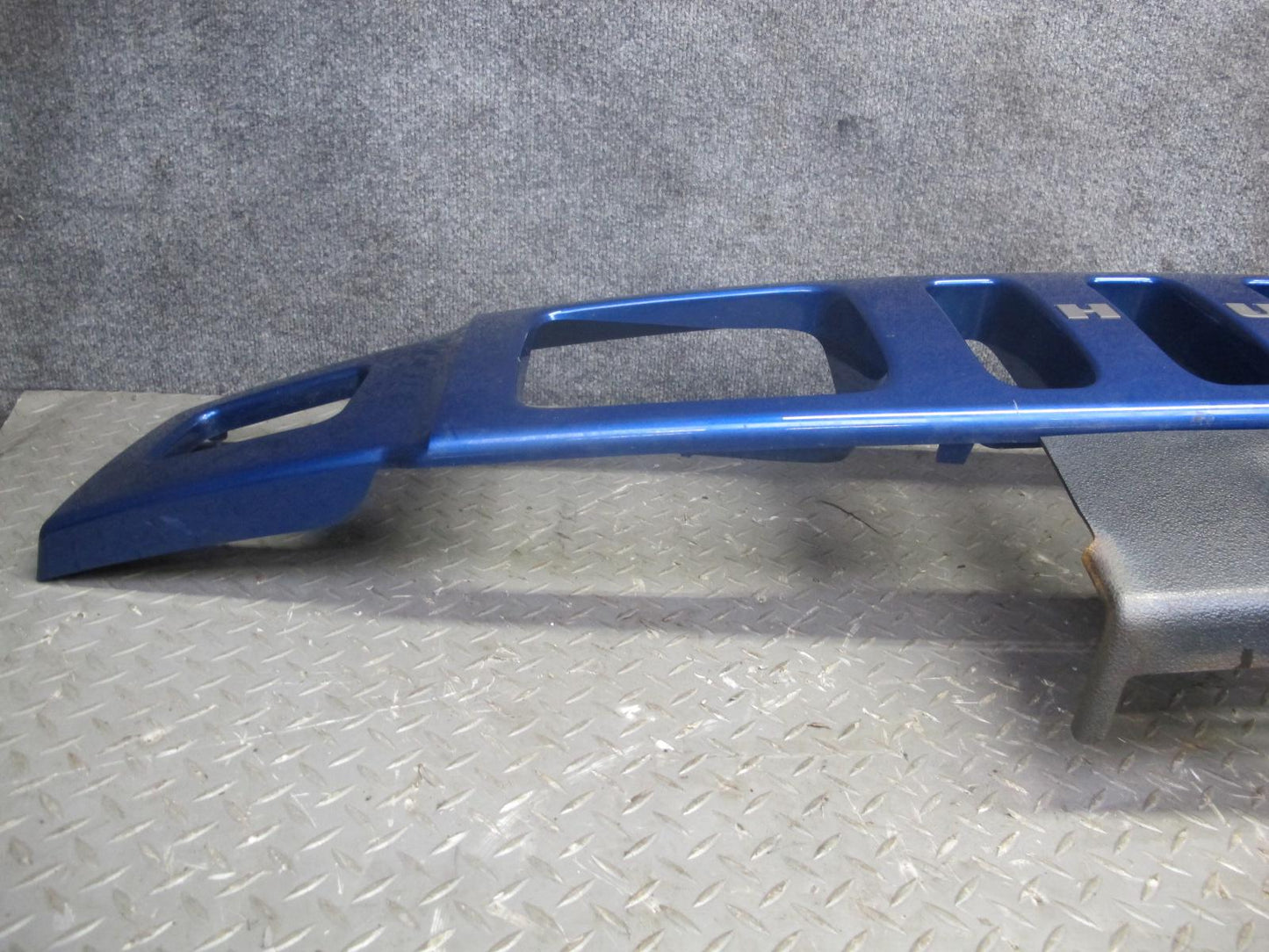 2003-2007 Hummer H2 Front Bumper Radiator Upper Grille Pacific Blue 15777617