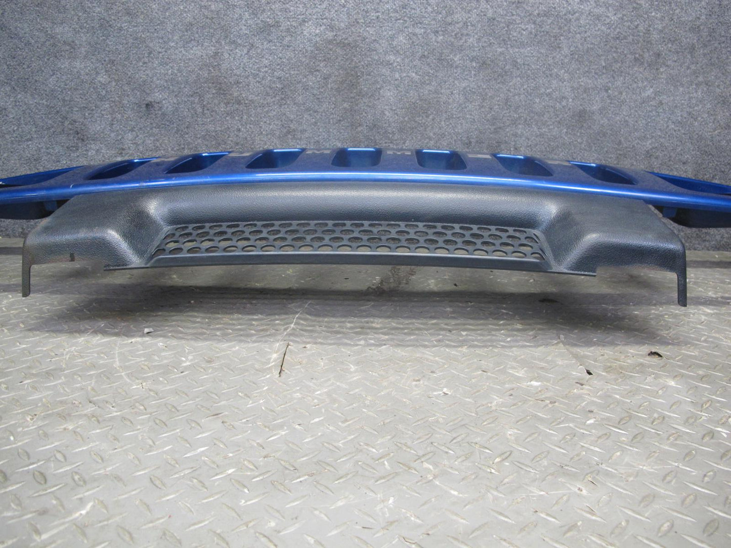 2003-2007 Hummer H2 Front Bumper Radiator Upper Grille Pacific Blue 15777617