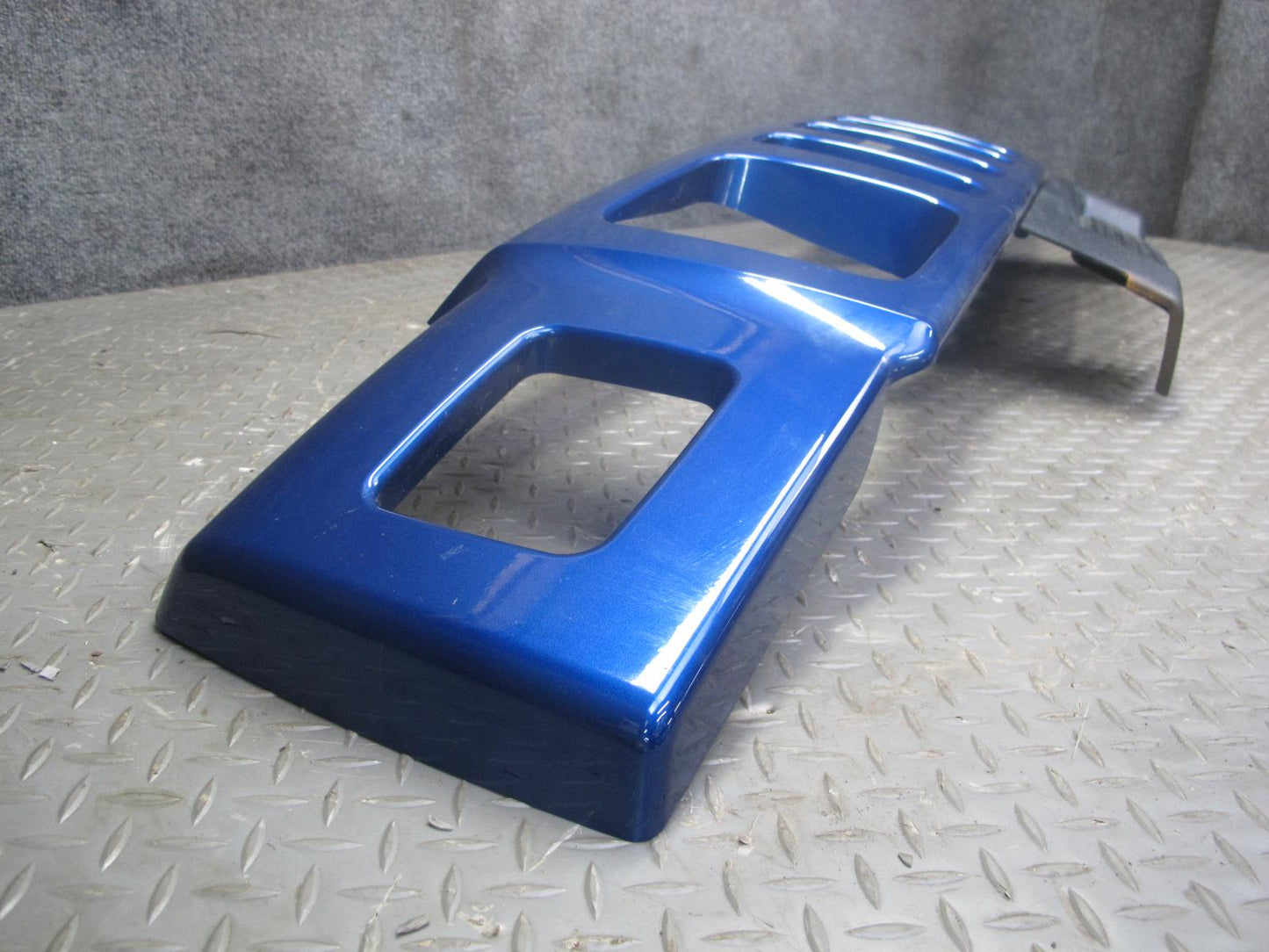 2003-2007 Hummer H2 Front Bumper Radiator Upper Grille Pacific Blue 15777617
